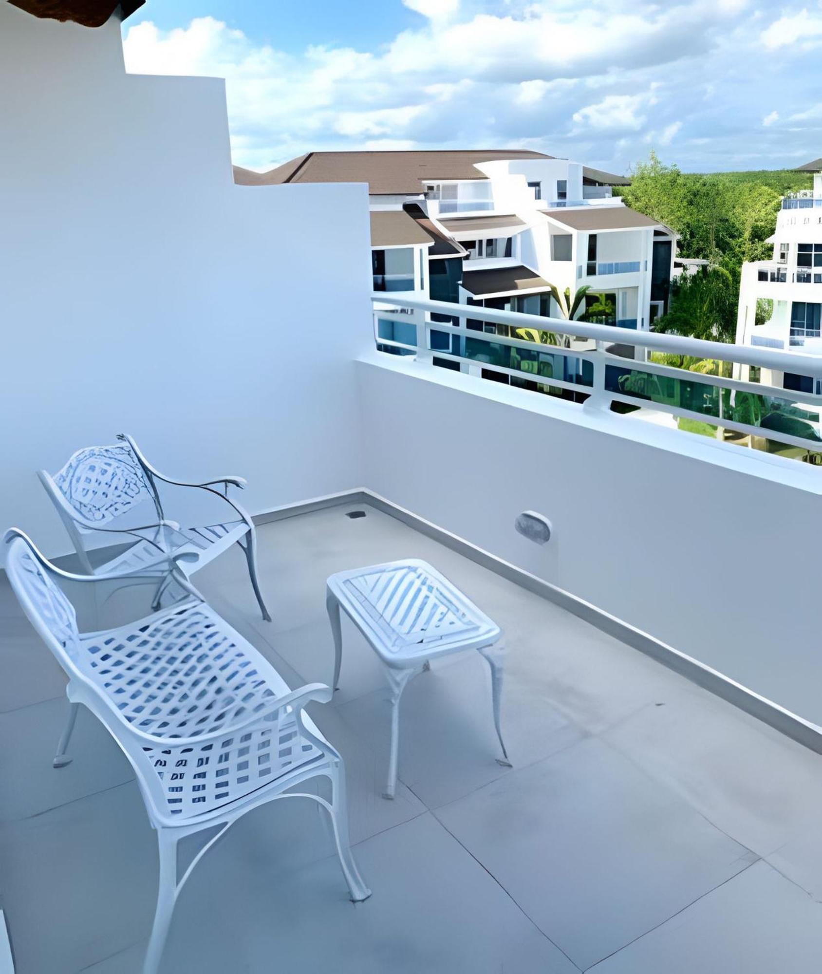 Estrella Dominicus By Advantage Club *