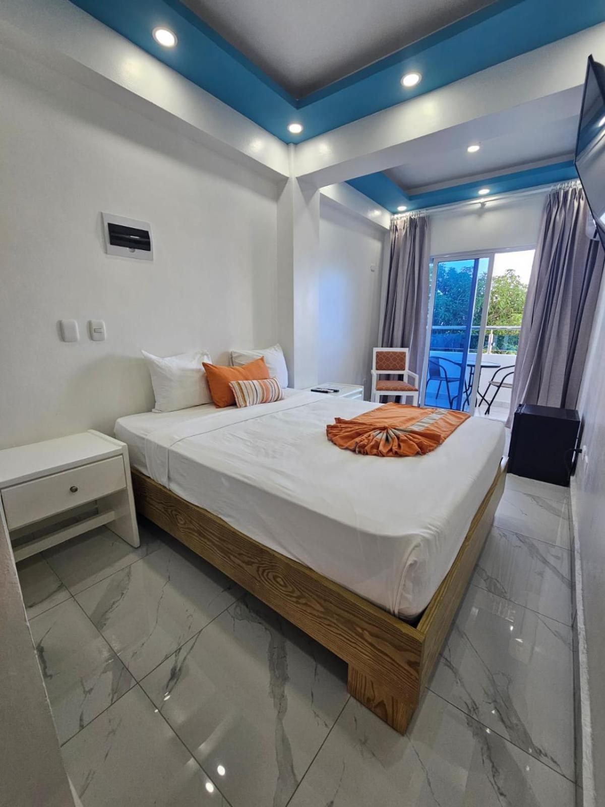 Gutz Hotel *