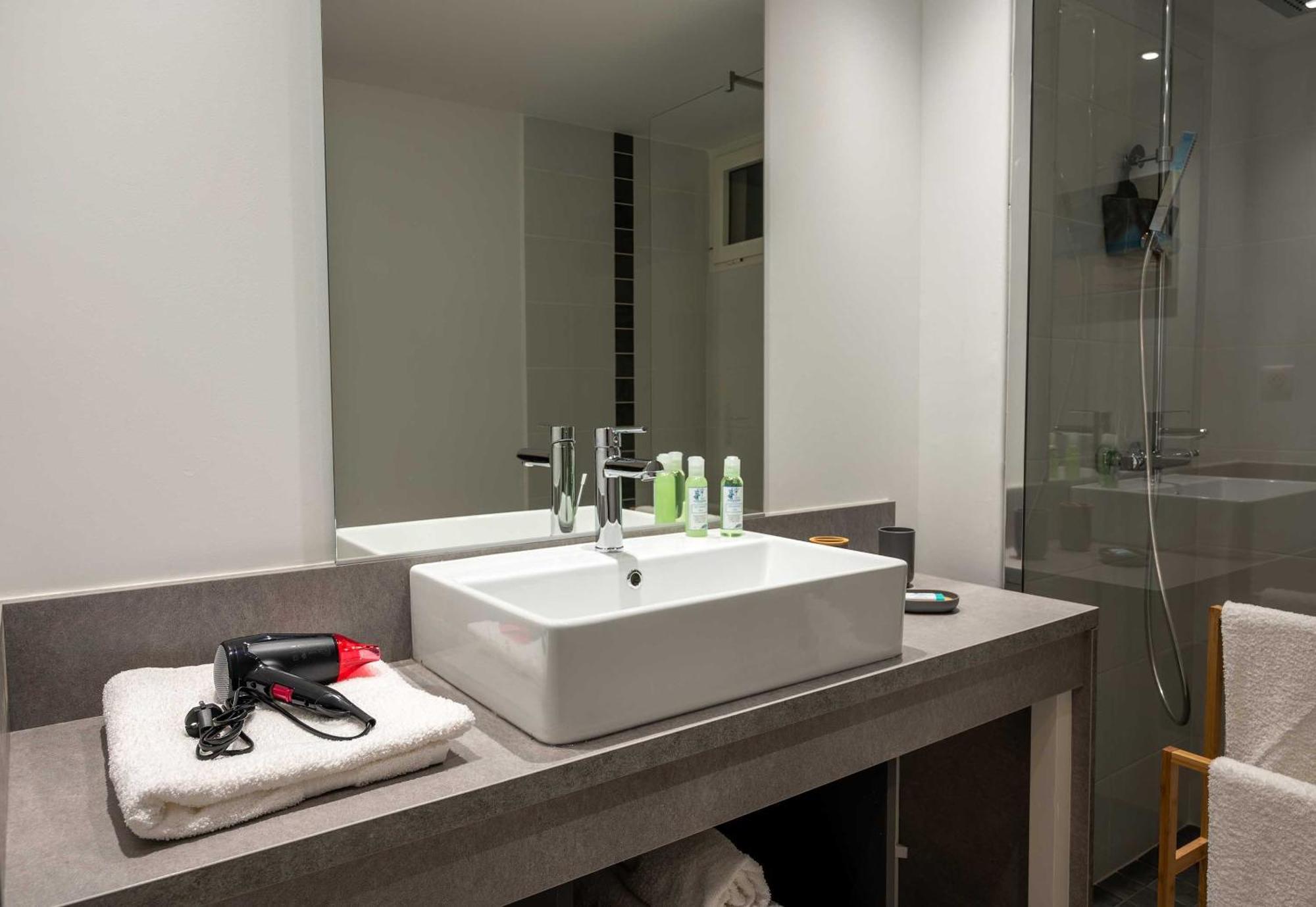 Marina Aparthotel 4*