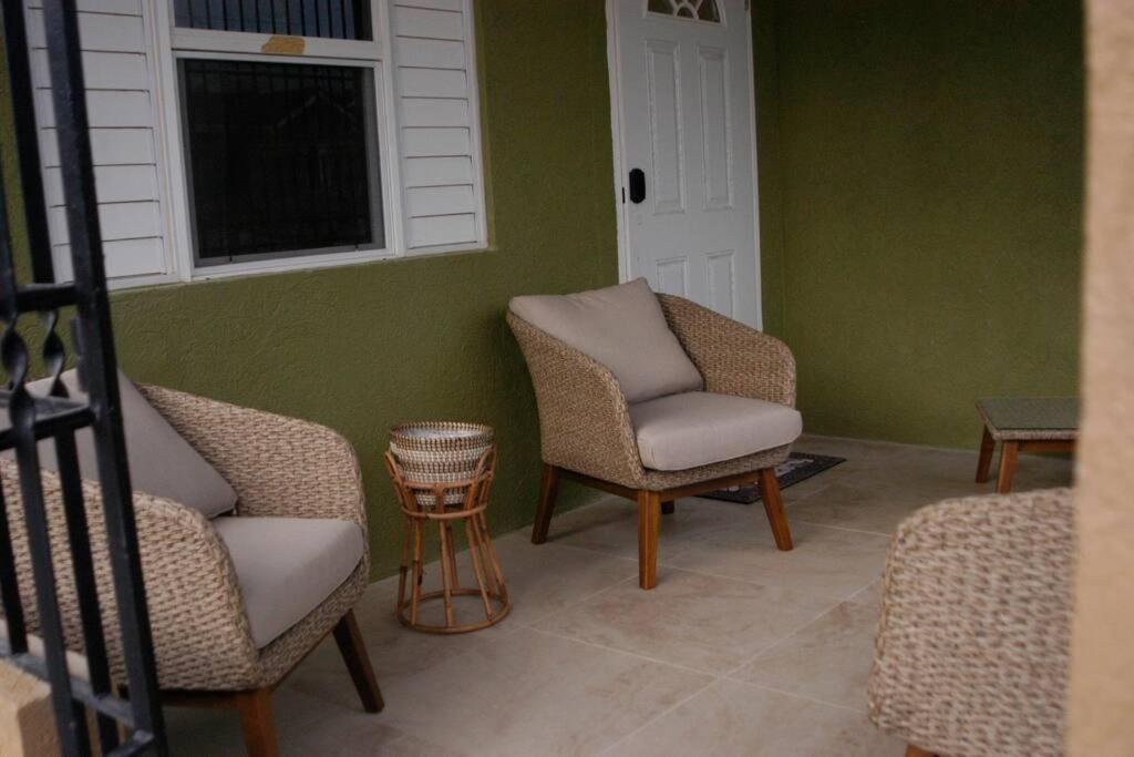 Holiday home Tropical Escape, 2 Bedroom Vacation Oasis Florence Hall