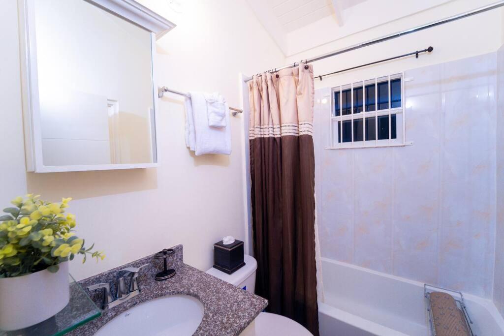 Holiday home Tropical Escape, 2 Bedroom Vacation Oasis