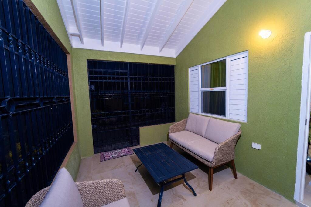 Holiday home Tropical Escape, 2 Bedroom Vacation Oasis