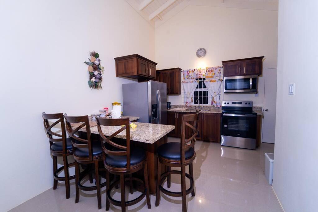 Holiday home Tropical Escape, 2 Bedroom Vacation Oasis