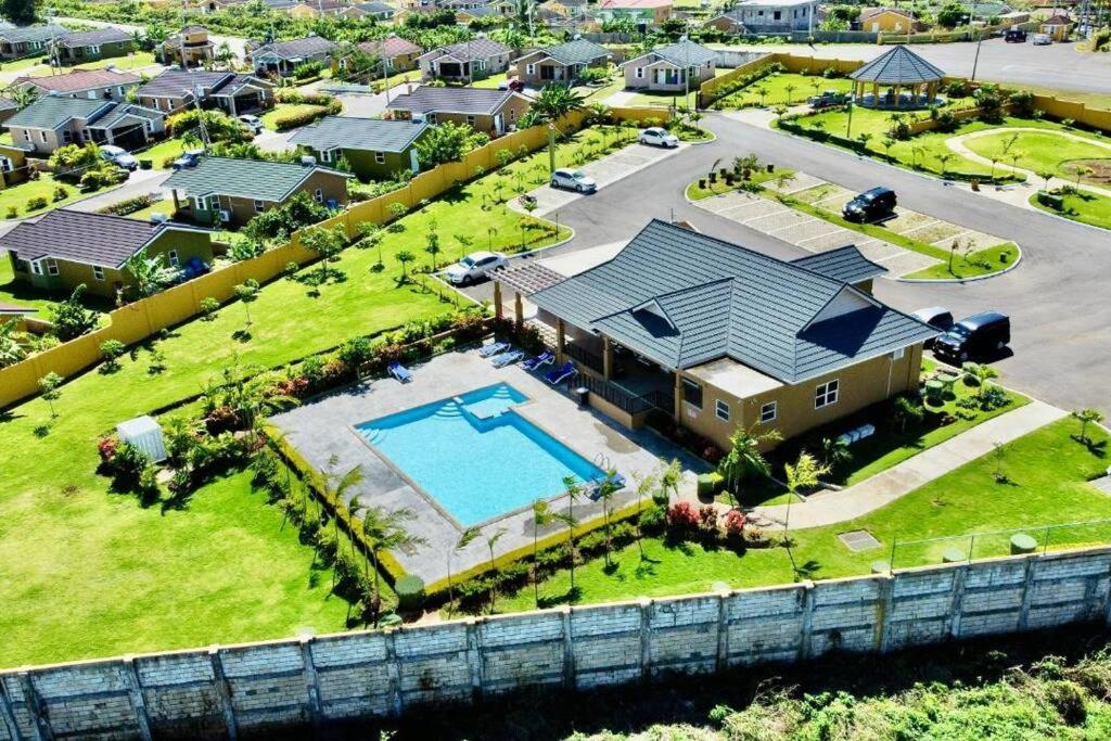 Holiday home Tropical Escape, 2 Bedroom Vacation Oasis Florence Hall