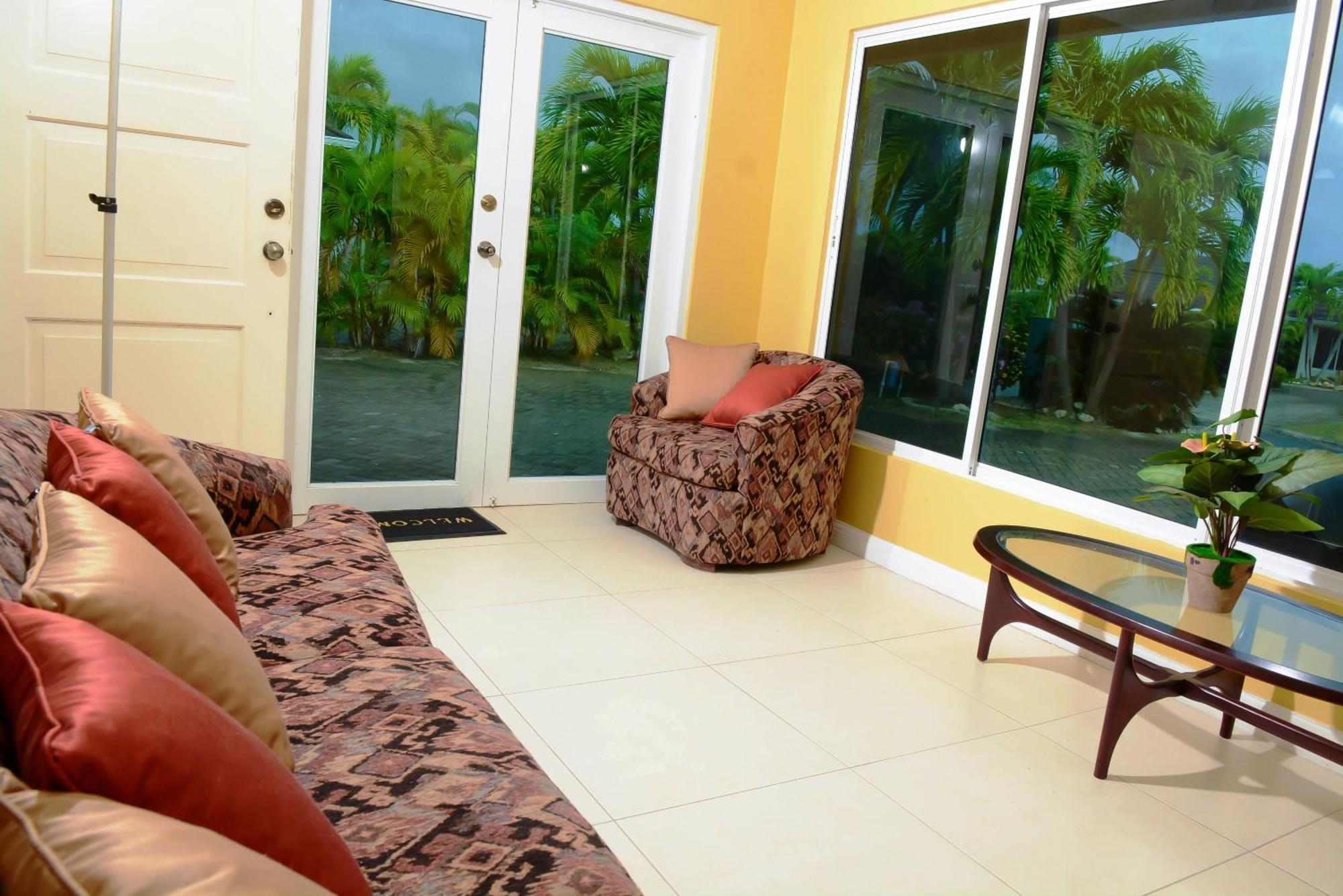 Apartment Palms *