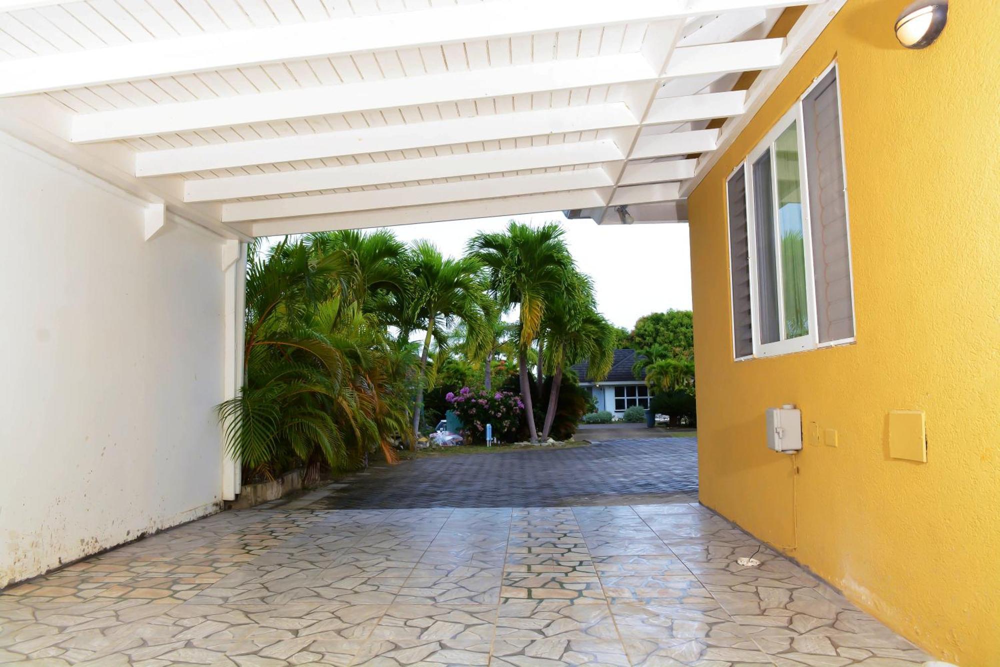 Apartment Palms *