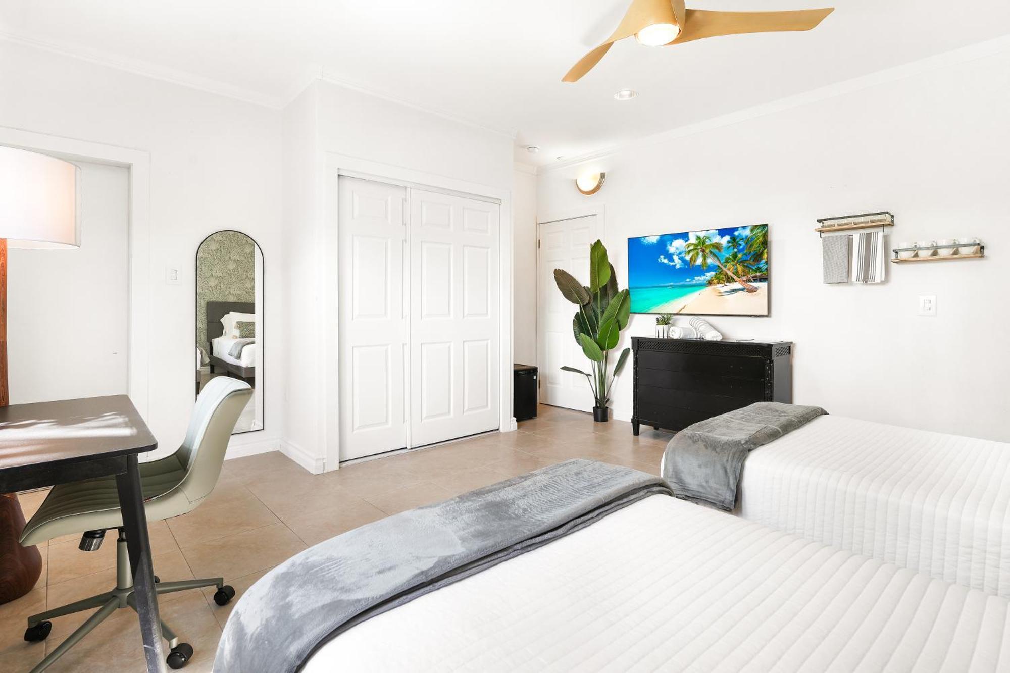 Hotel Cobalt Coast West Bay