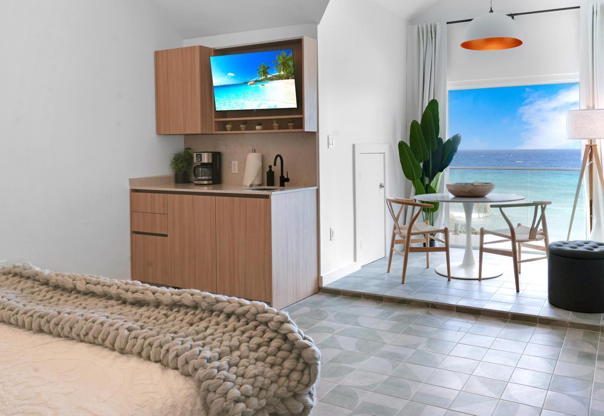 Cobalt Coast Hotel West Bay