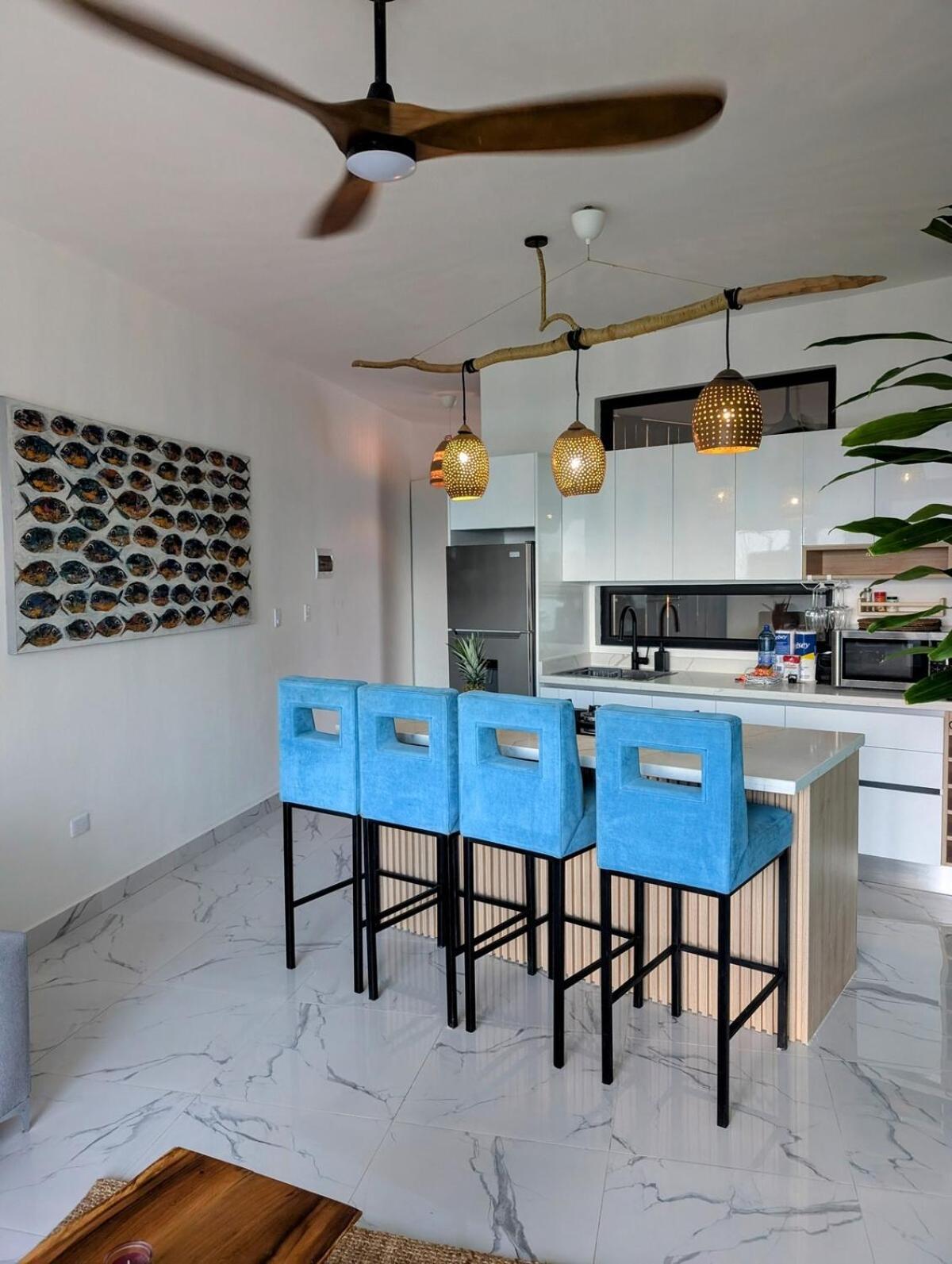 Luxurious Surf Penthouse Apartment *
