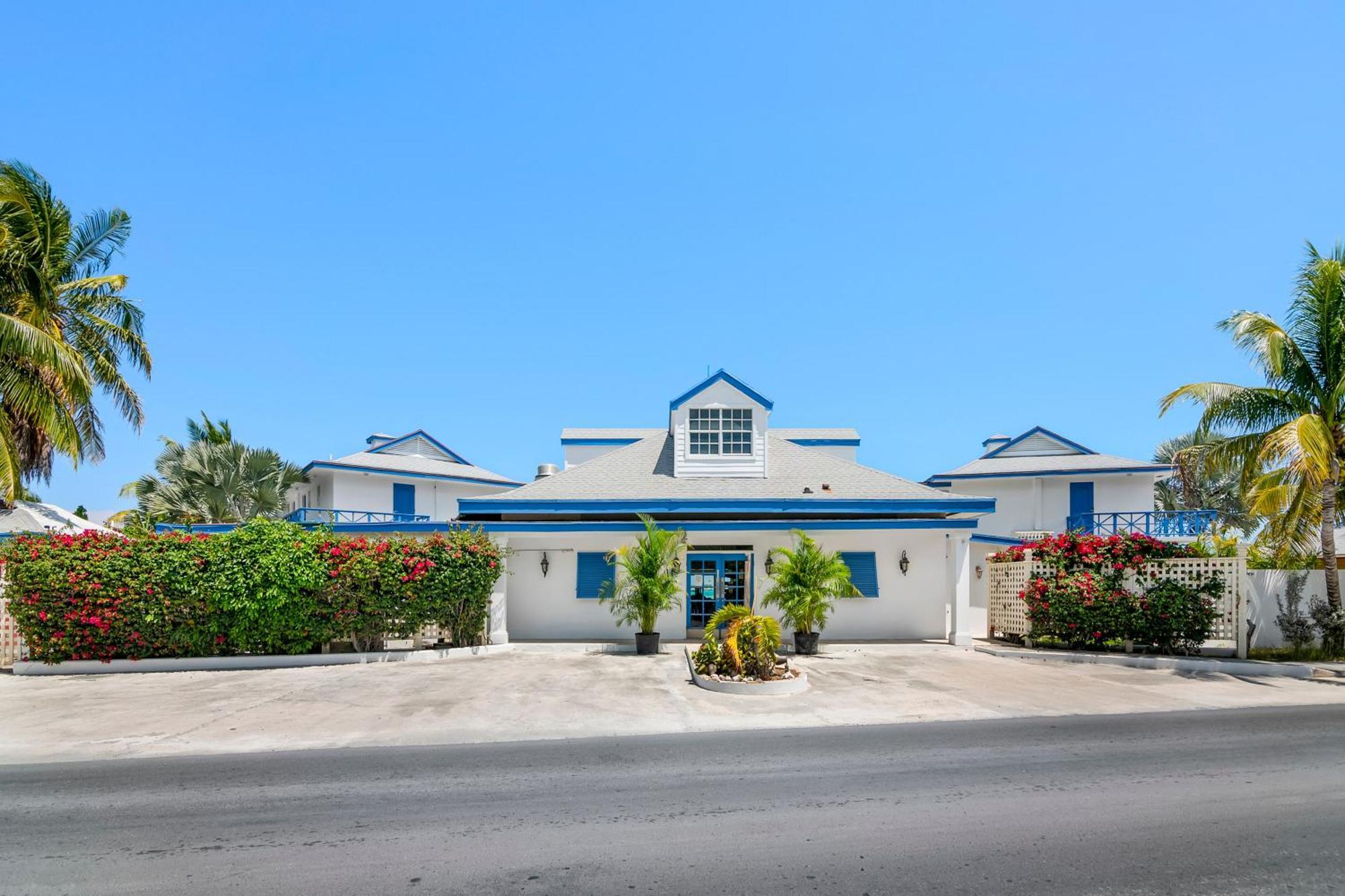 Augusta Bay Hotel *