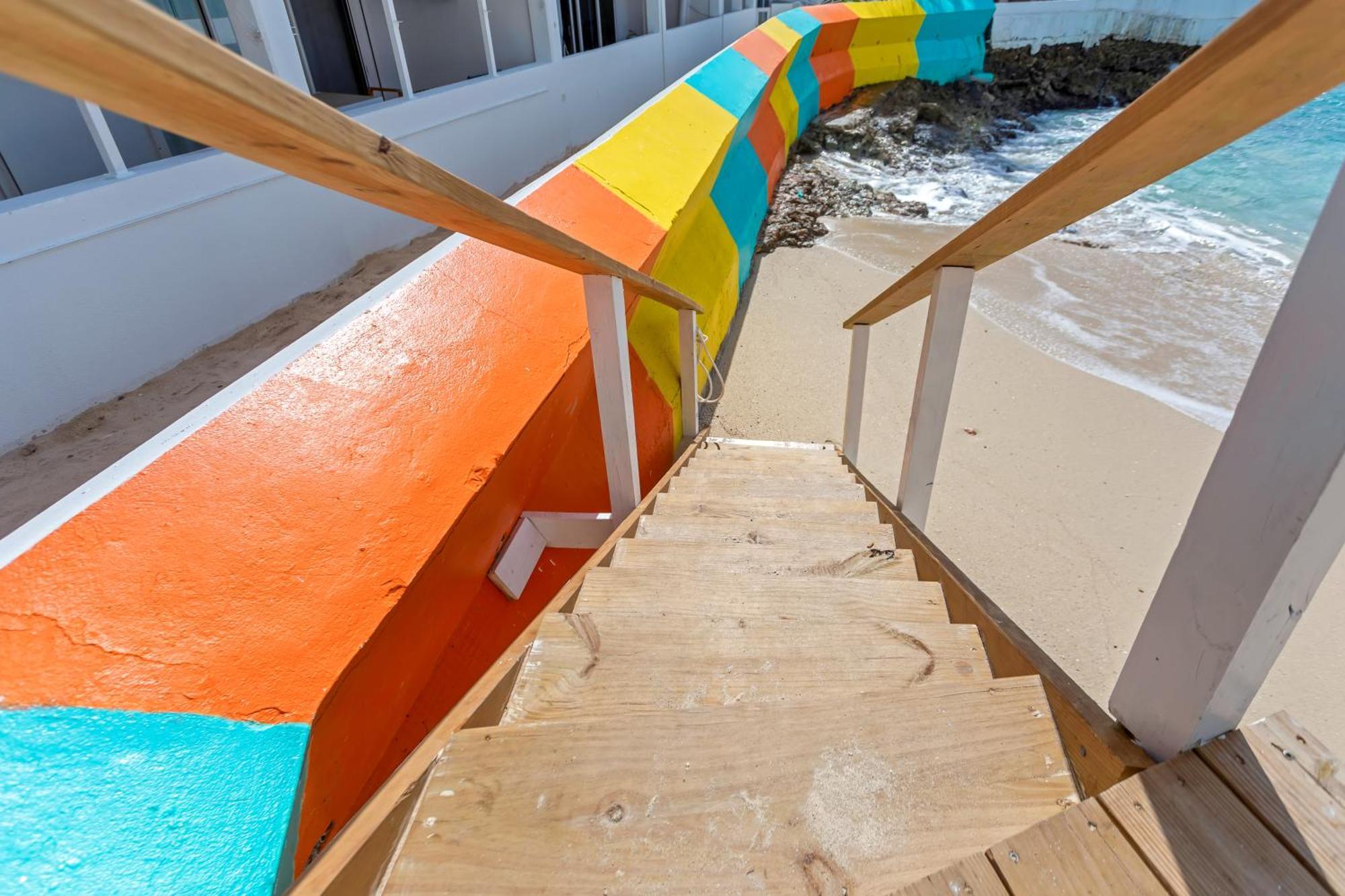 House - Petite - Access Maho