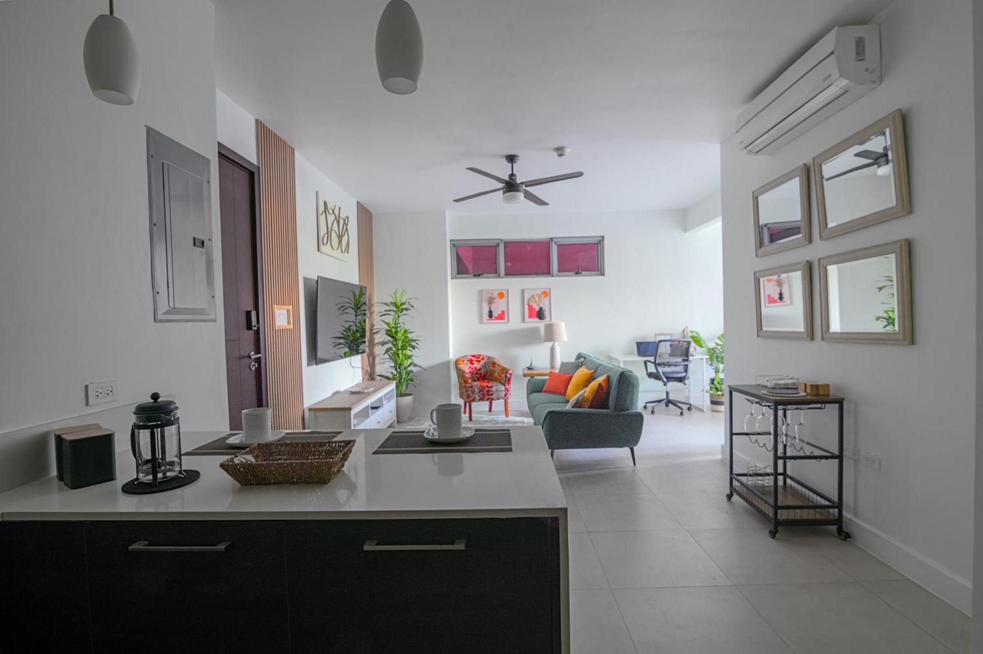 Parkhurst 303 King Bed Pool And Gym Kingston