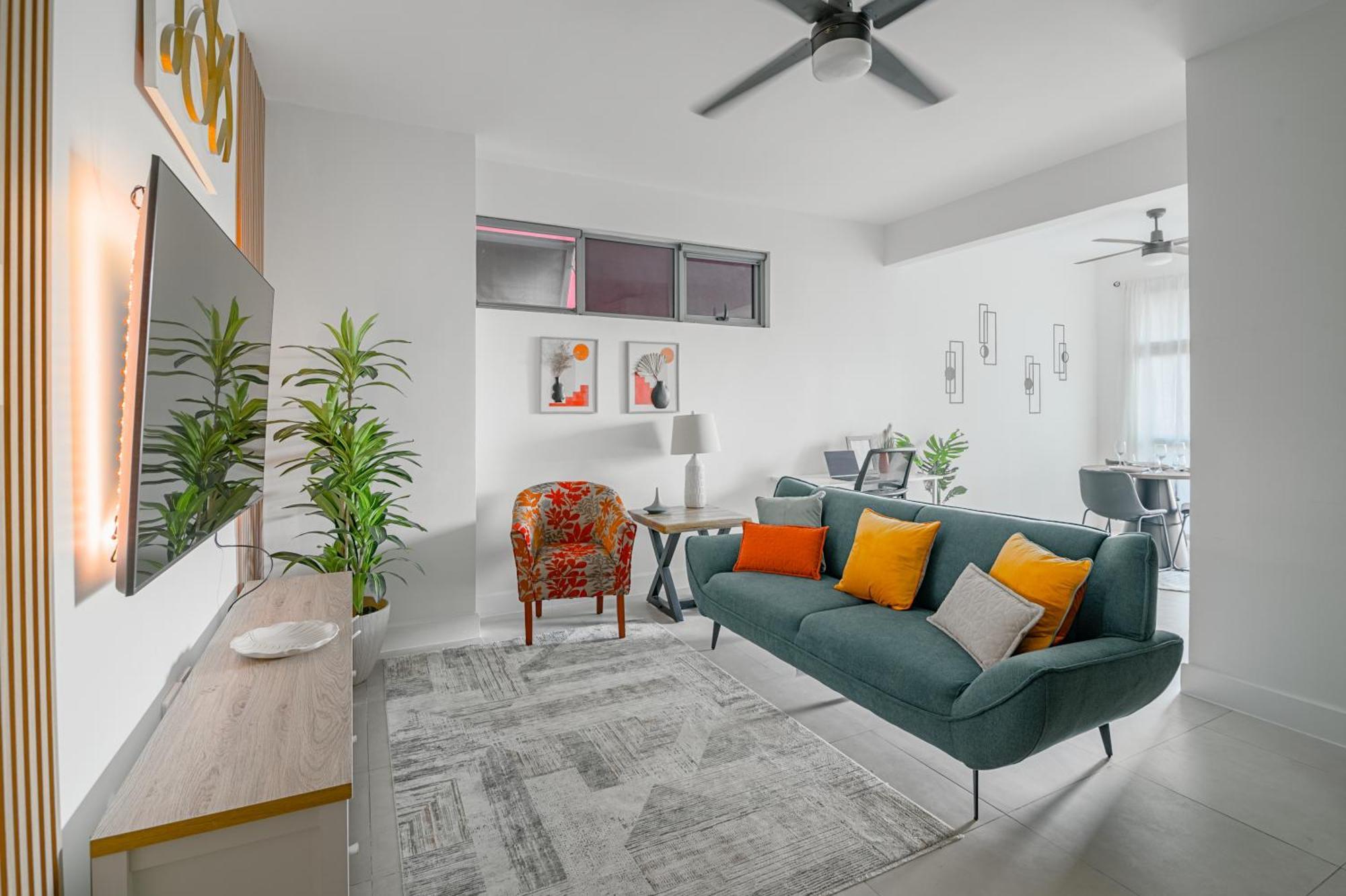 Parkhurst 303 King Bed Pool And Gym Apartment
