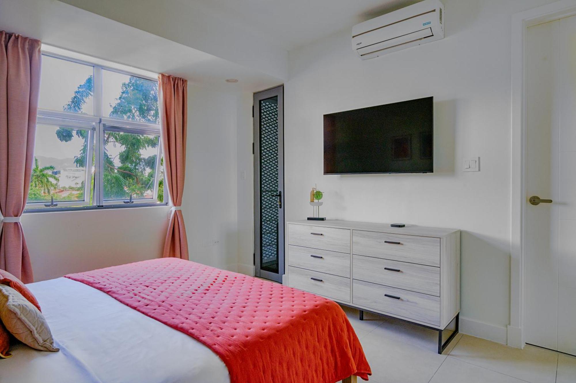 Parkhurst 303 King Bed Pool And Gym * Kingston