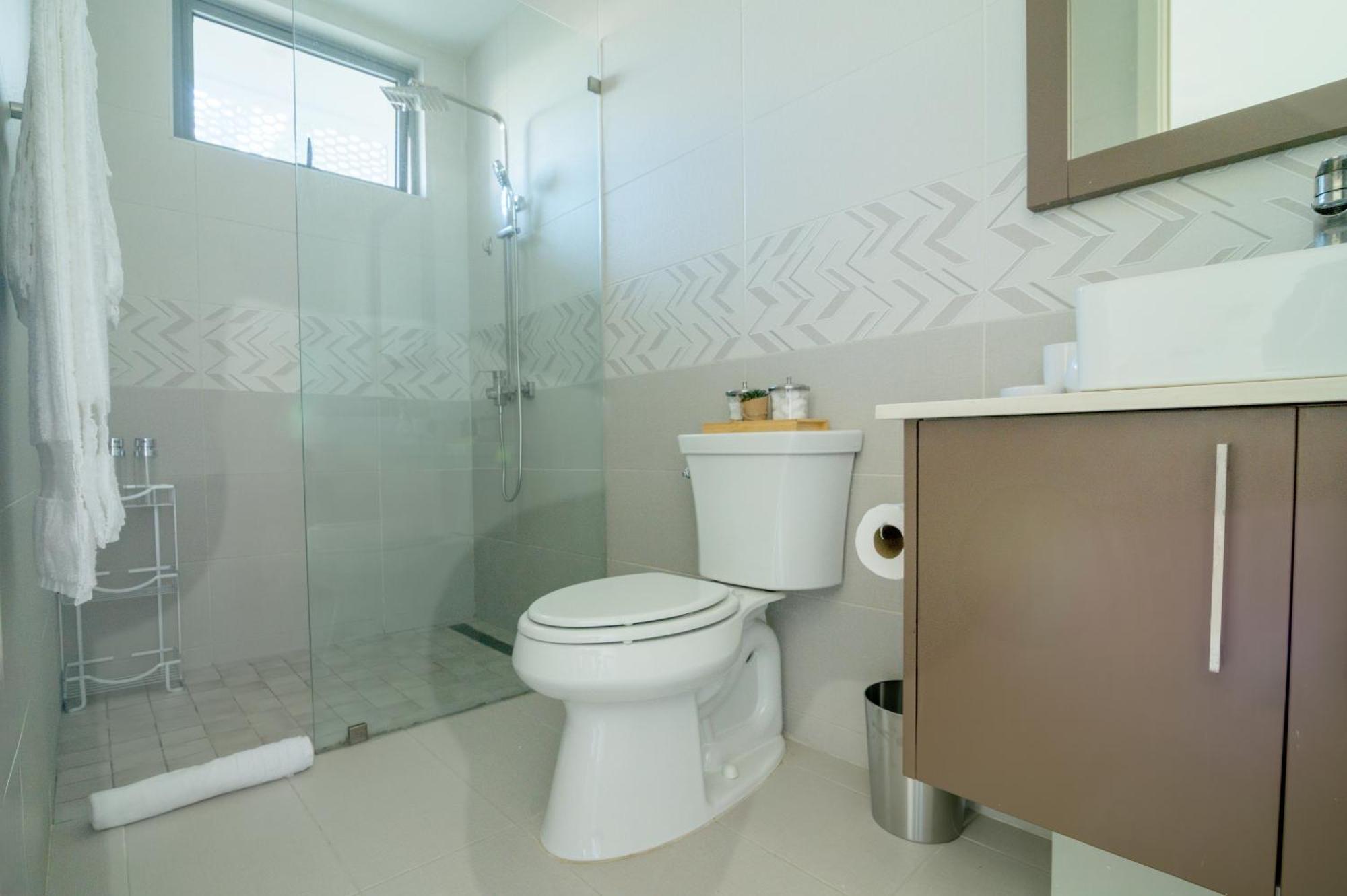 Parkhurst 303 King Bed Pool And Gym Apartment Kingston