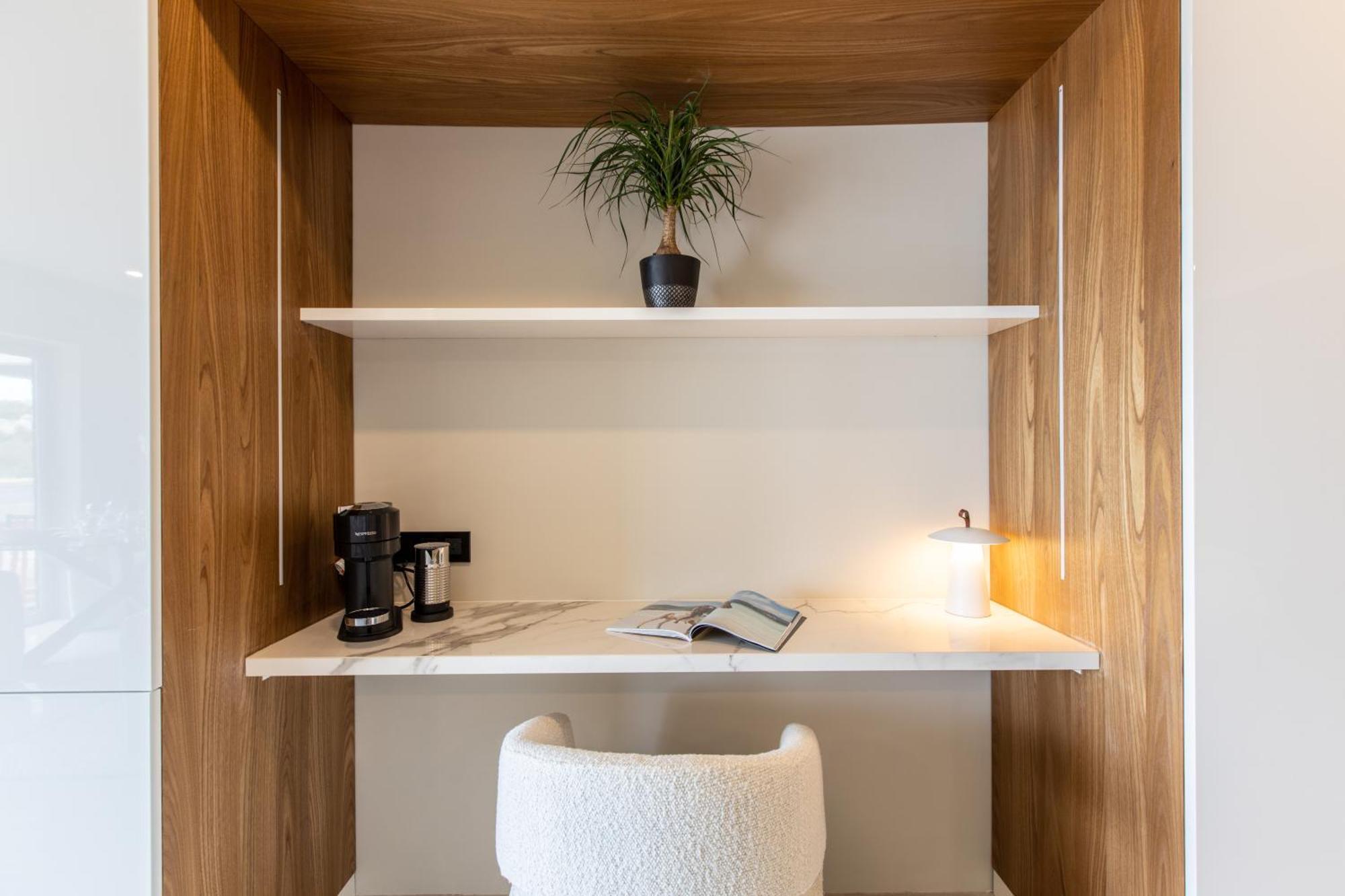 Aura Aparthotel *