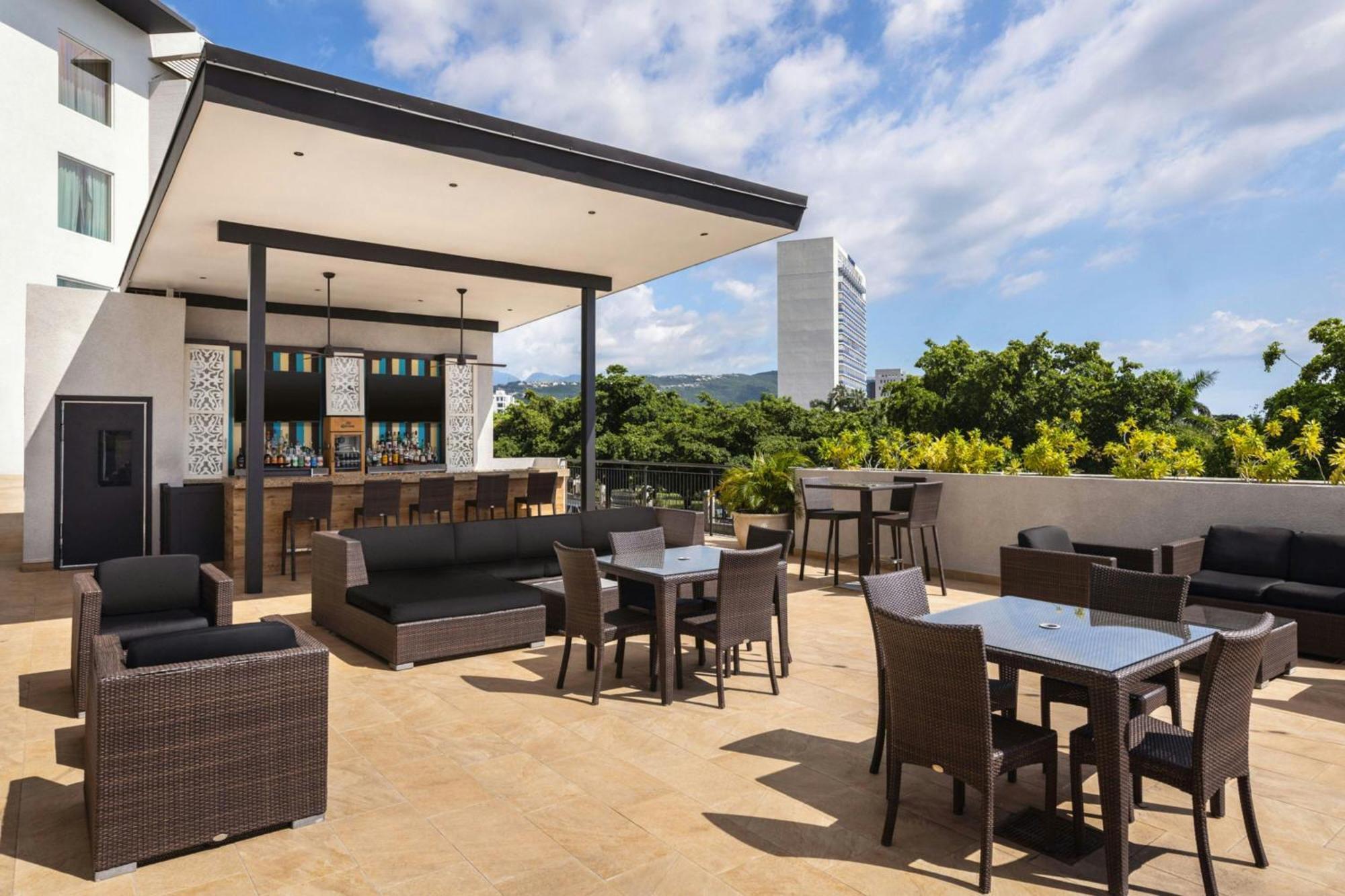 Courtyard By Marriott Kingston, Jamaica 4*