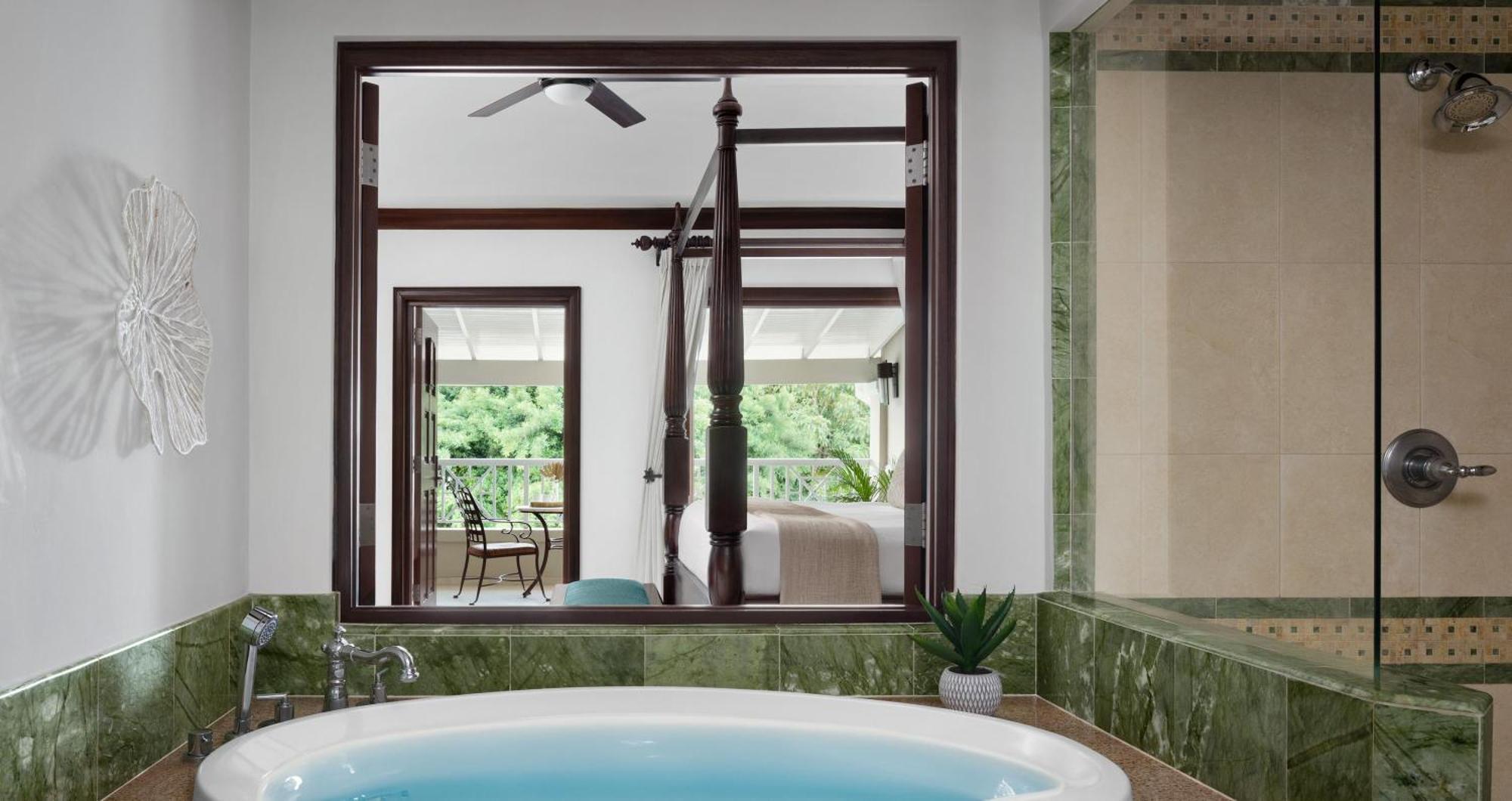Resort Sandals Royal Caribbean & Private Island - Couples Only
