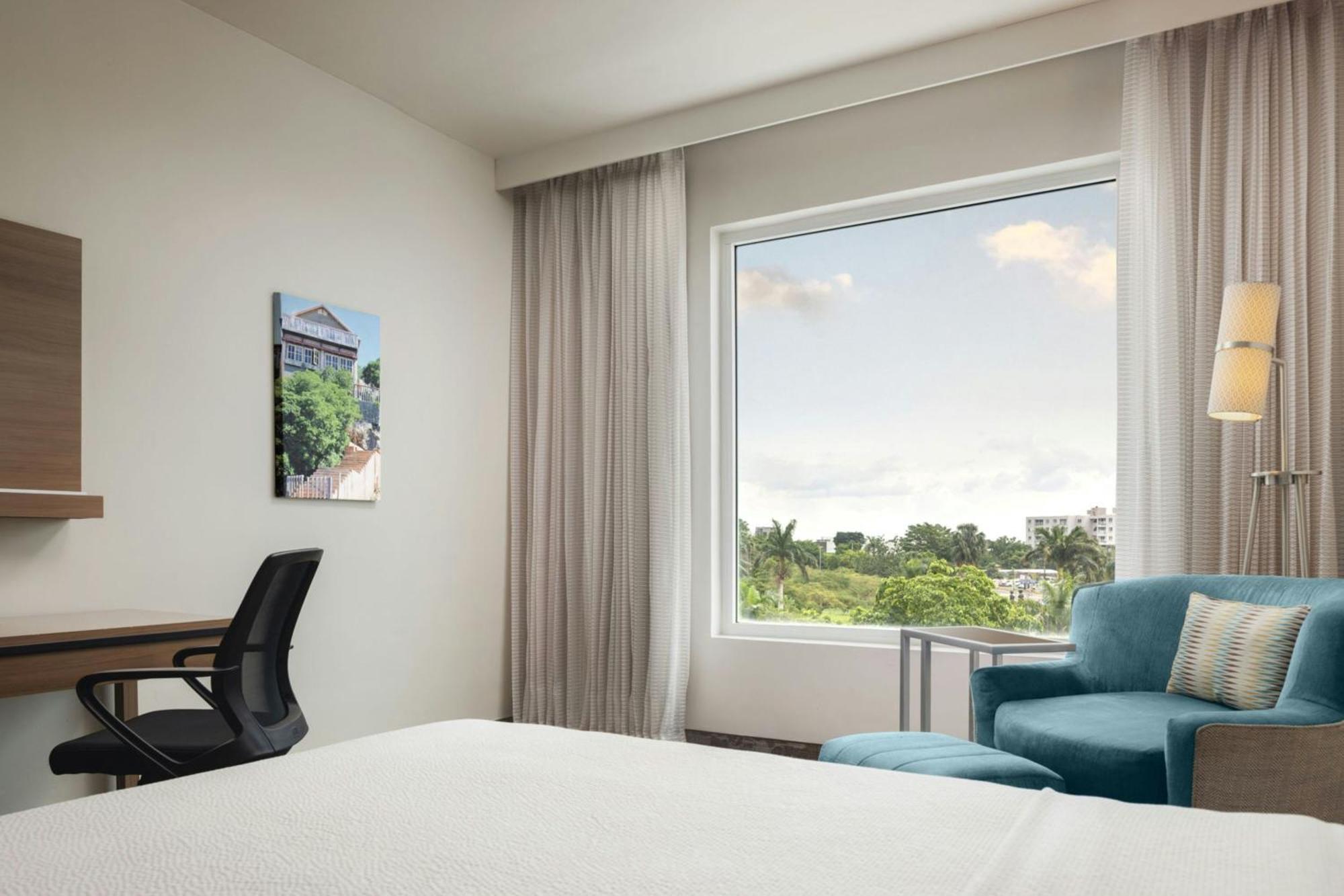 Courtyard By Marriott Kingston, Jamaica 4*