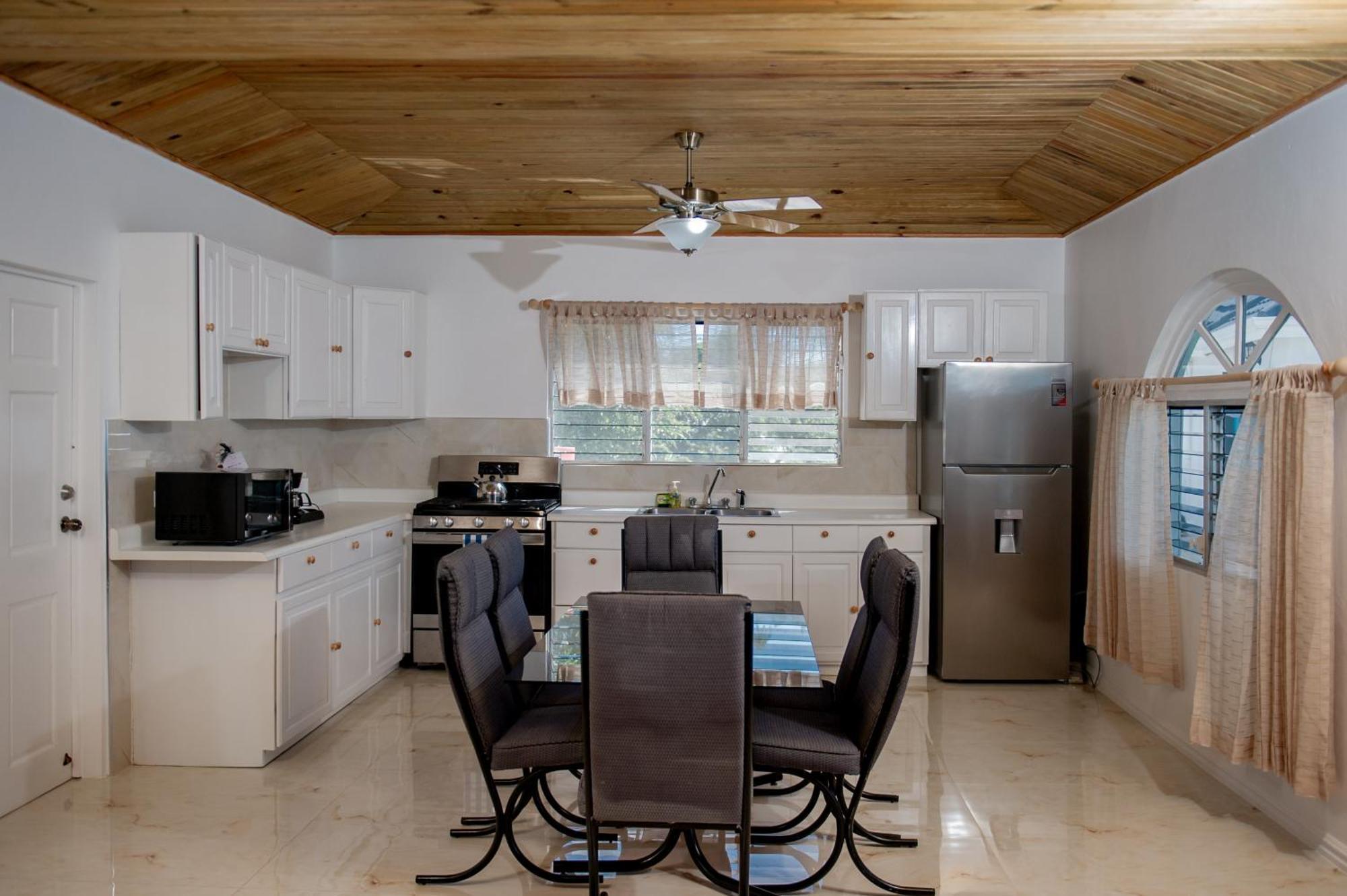 Bed & Breakfast Beyond Sunset & 4*
