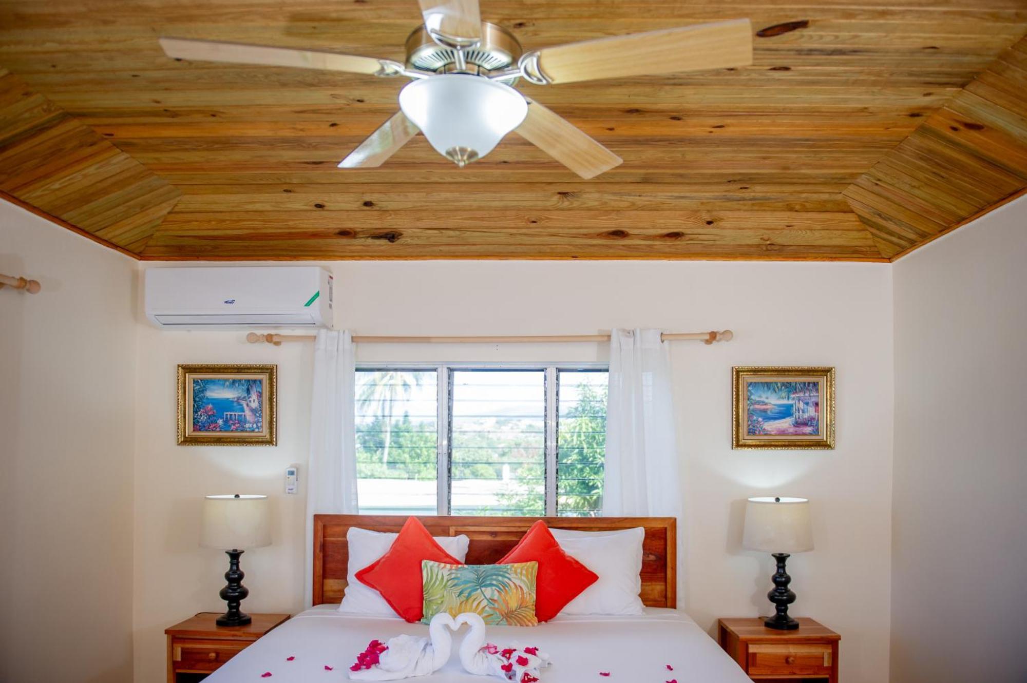 Beyond Sunset & Bed & Breakfast Treasure Beach