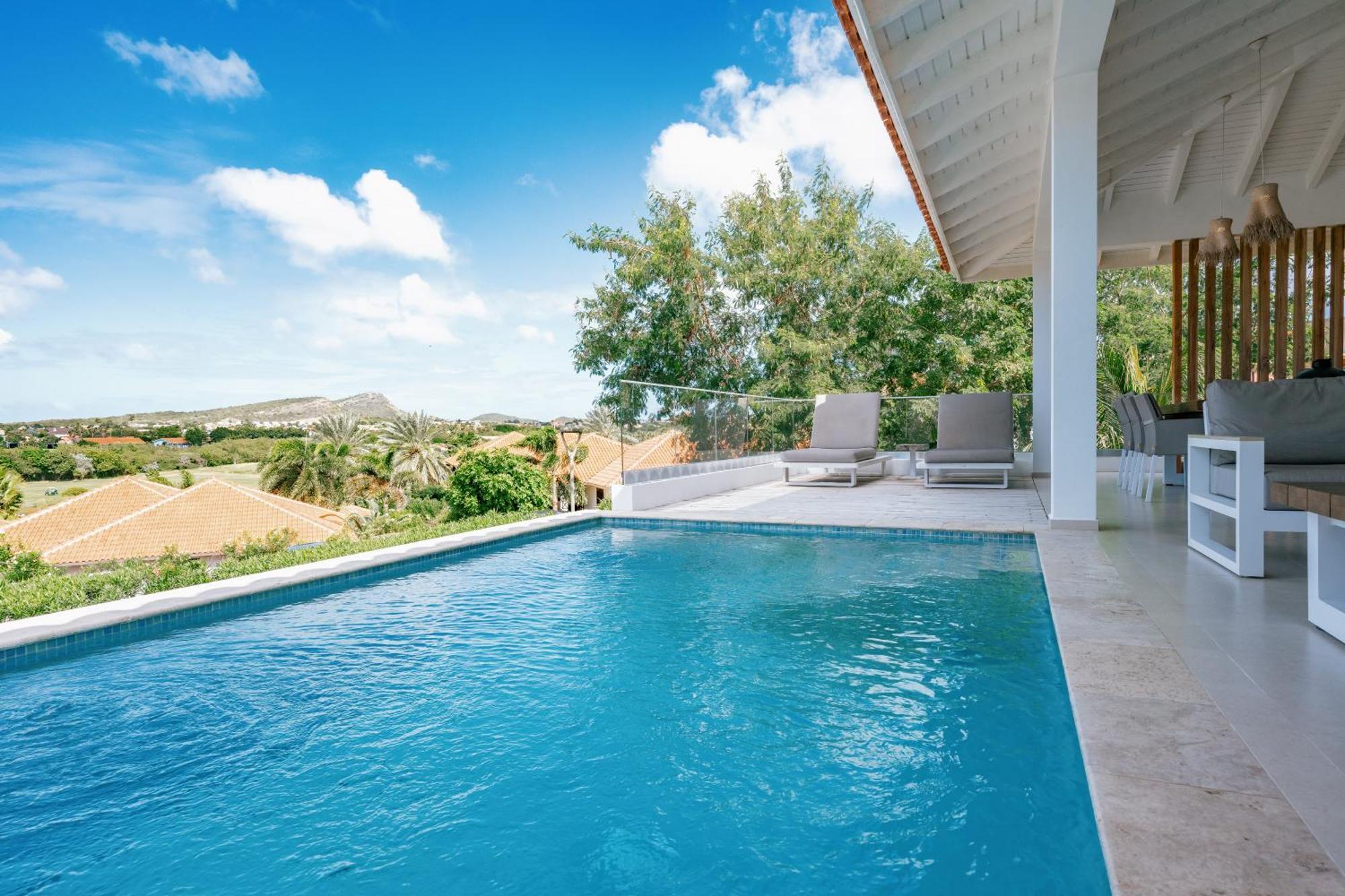 Blue Bay Curacao Golf & Beach 4*