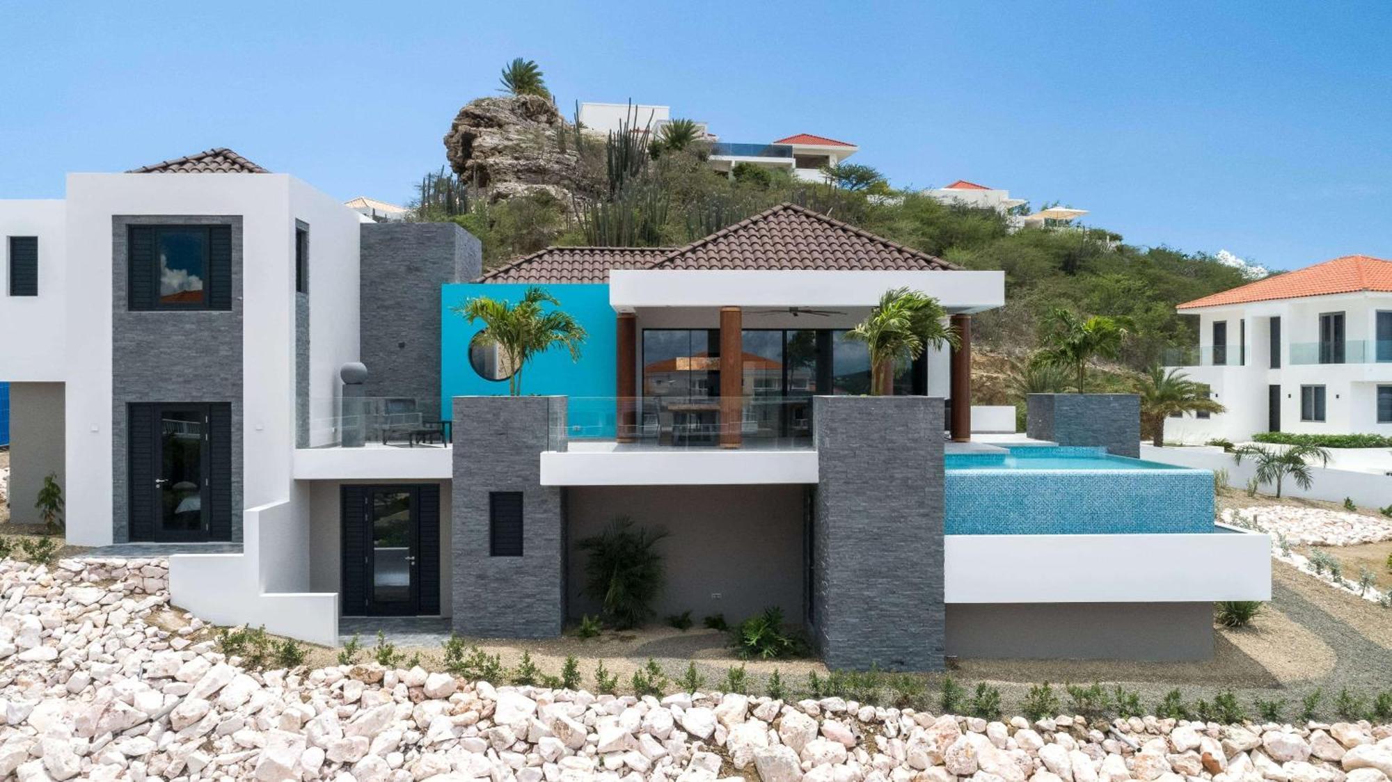 Blue Bay Curacao Golf & Beach 4*