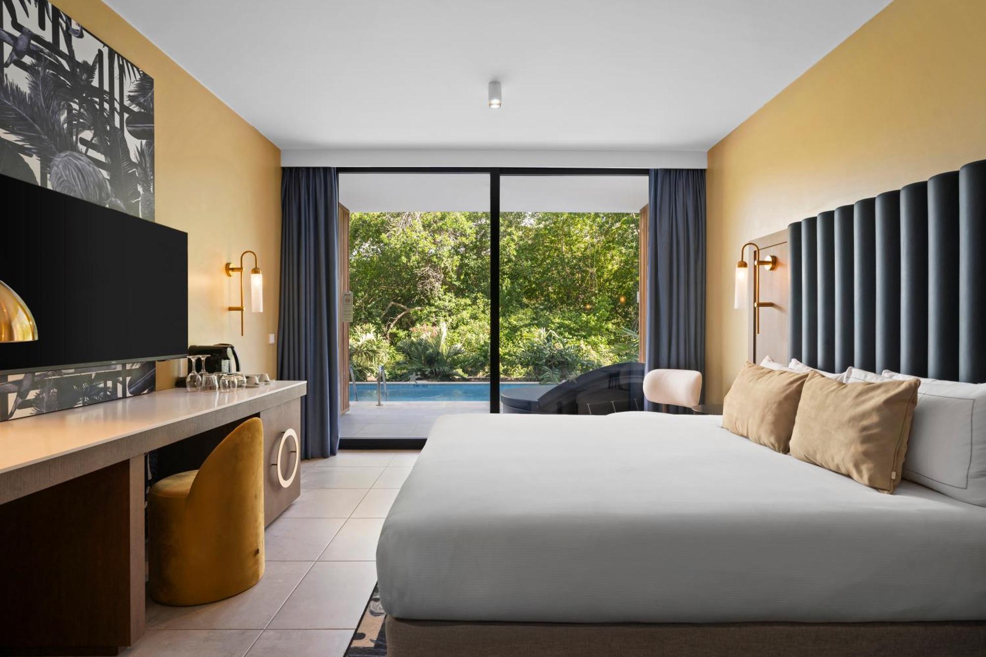 The Rif At Mangrove Corendon All-inclusive, Curio Resort Willemstad