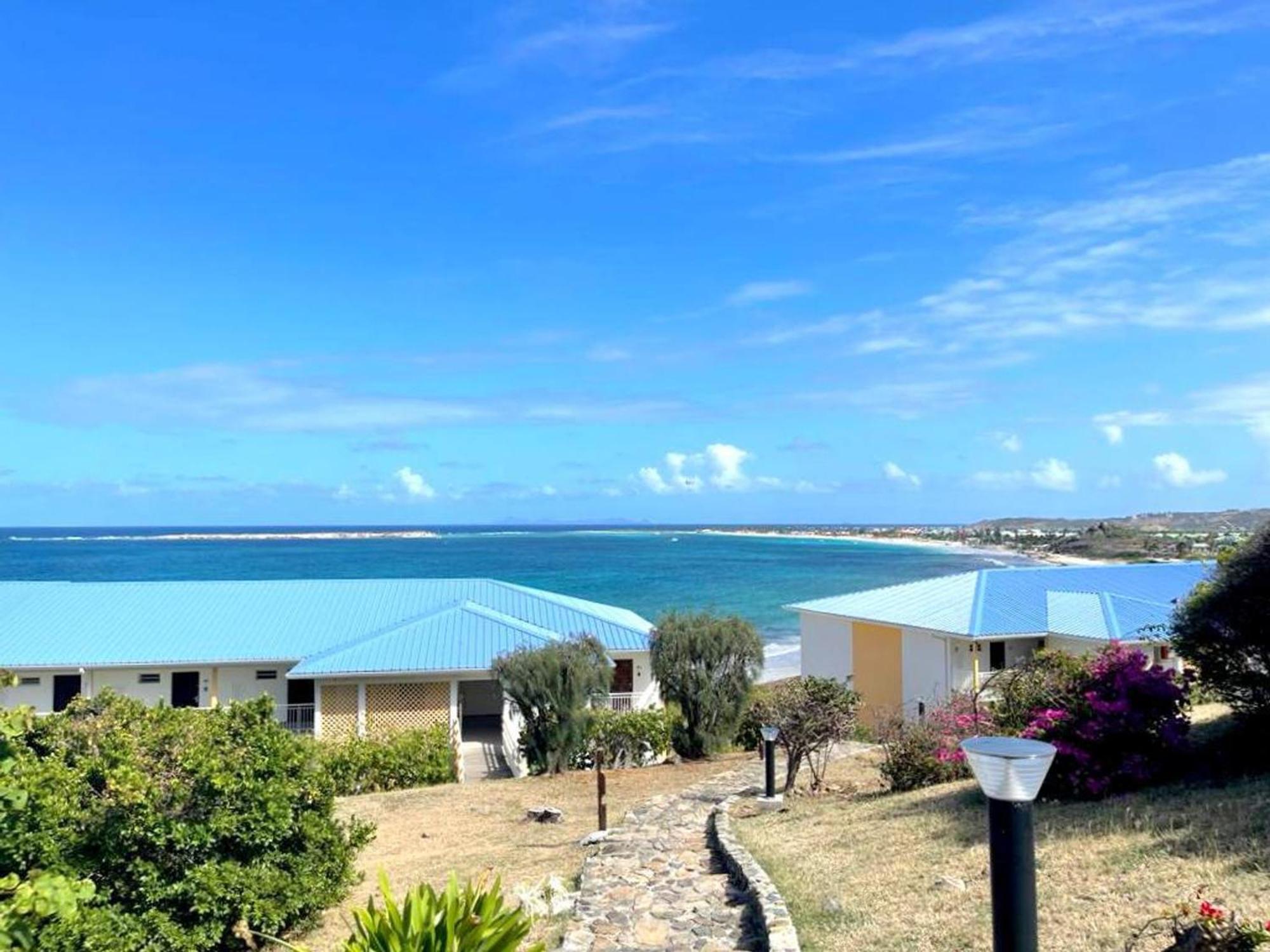 Apartment Avec Terrasse, Clim Et Piscine A Saint-martin - Fr-1-734-55