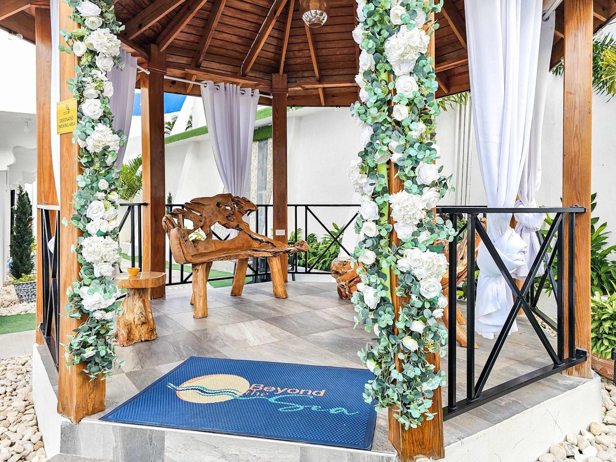 Hospitality Expert Bts 8 - Pool & Bar * Montego Bay