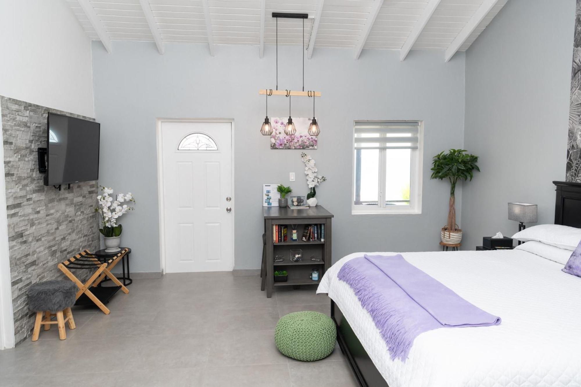 Mary's Boon & 4* Simpson Bay