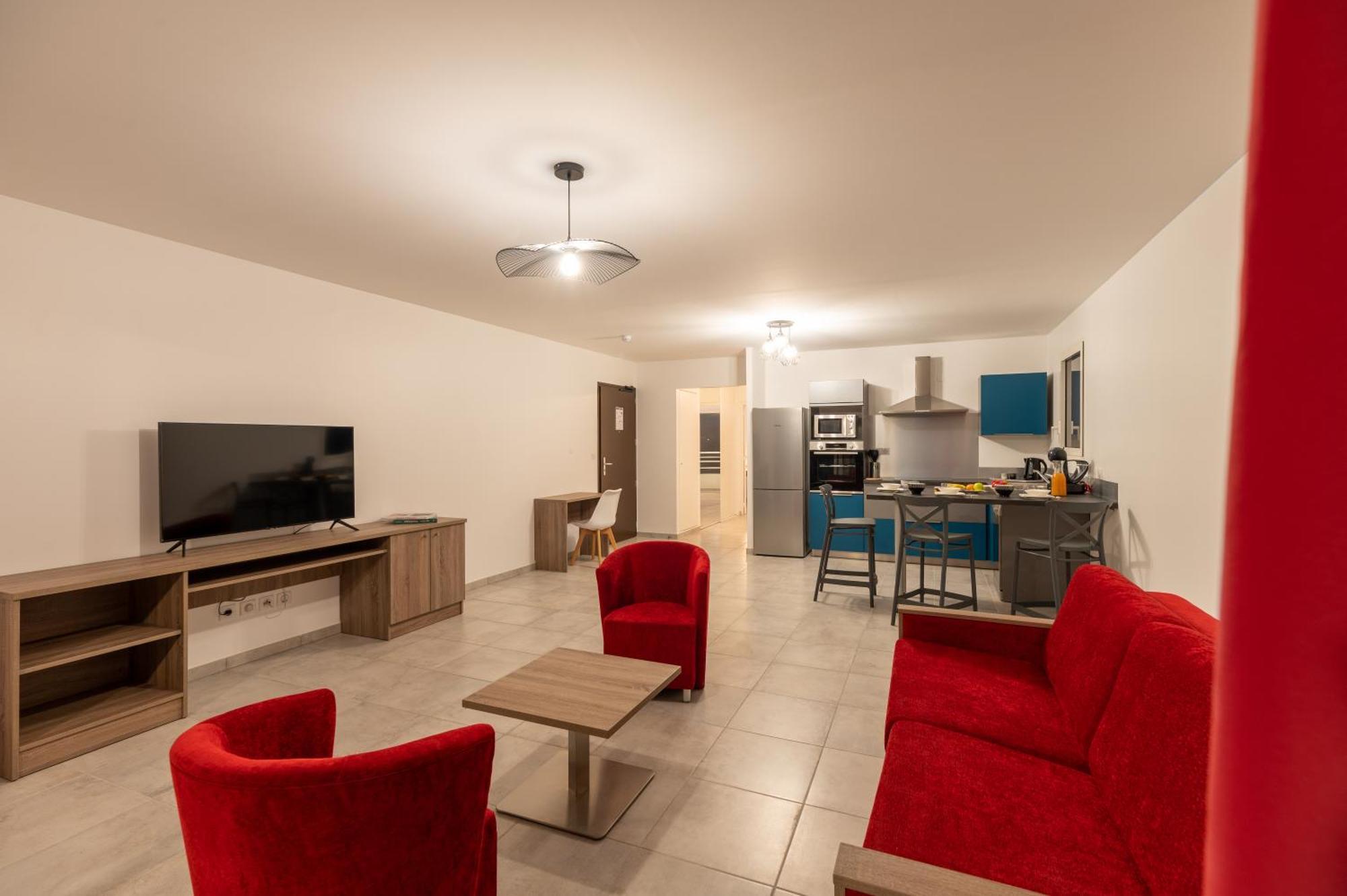 Marina Aparthotel 4*