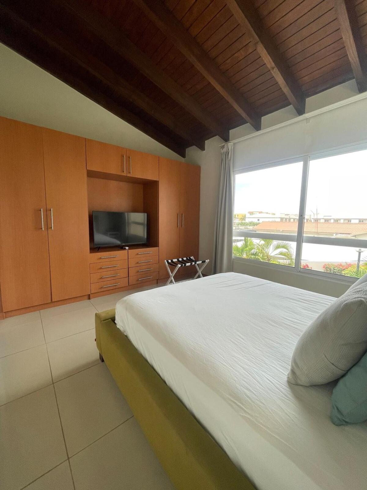Eagle Luxury House, Walking Distance To The Casa de férias Palm Beach