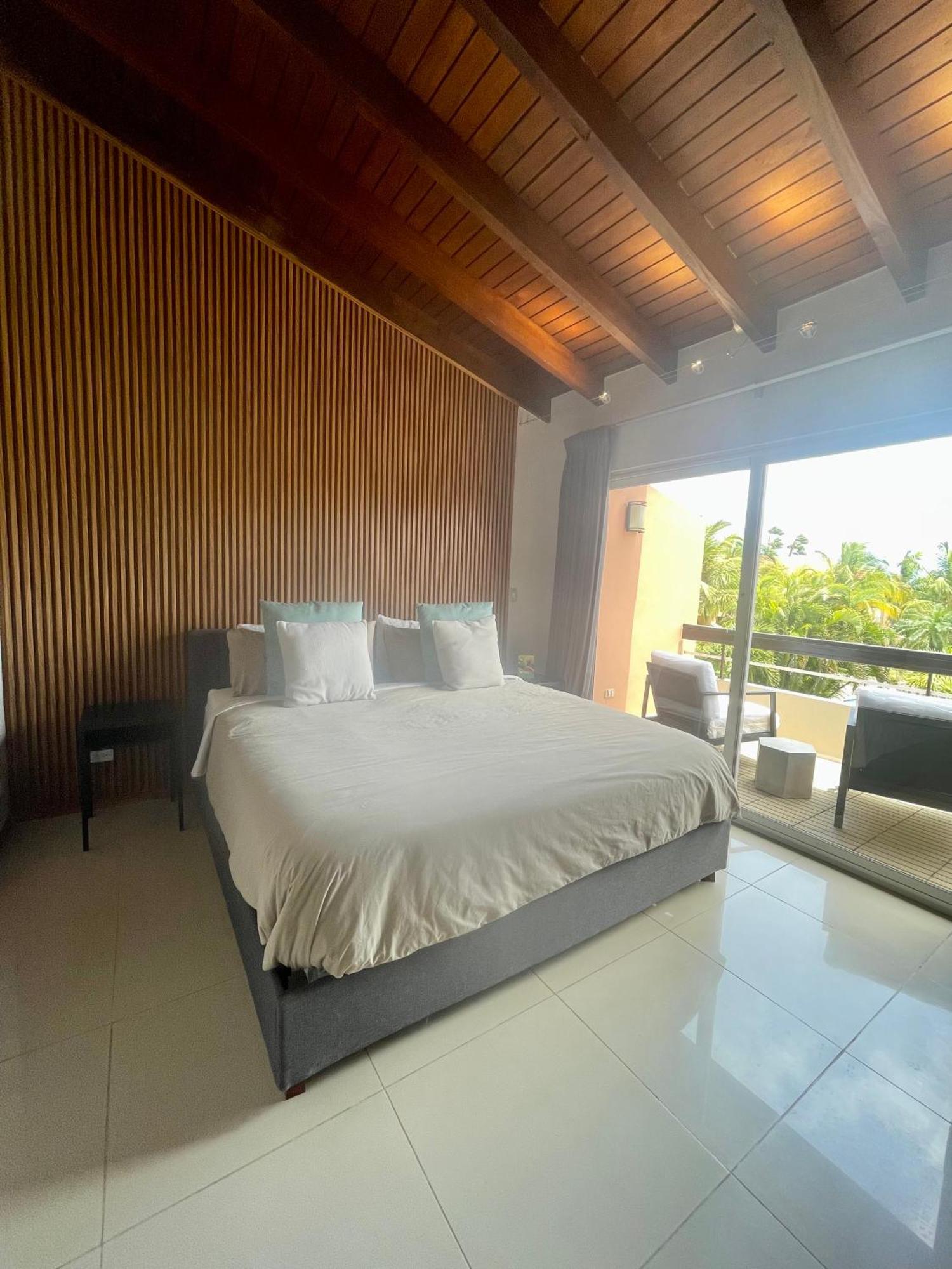 Casa de férias Eagle Luxury House, Walking Distance To The *