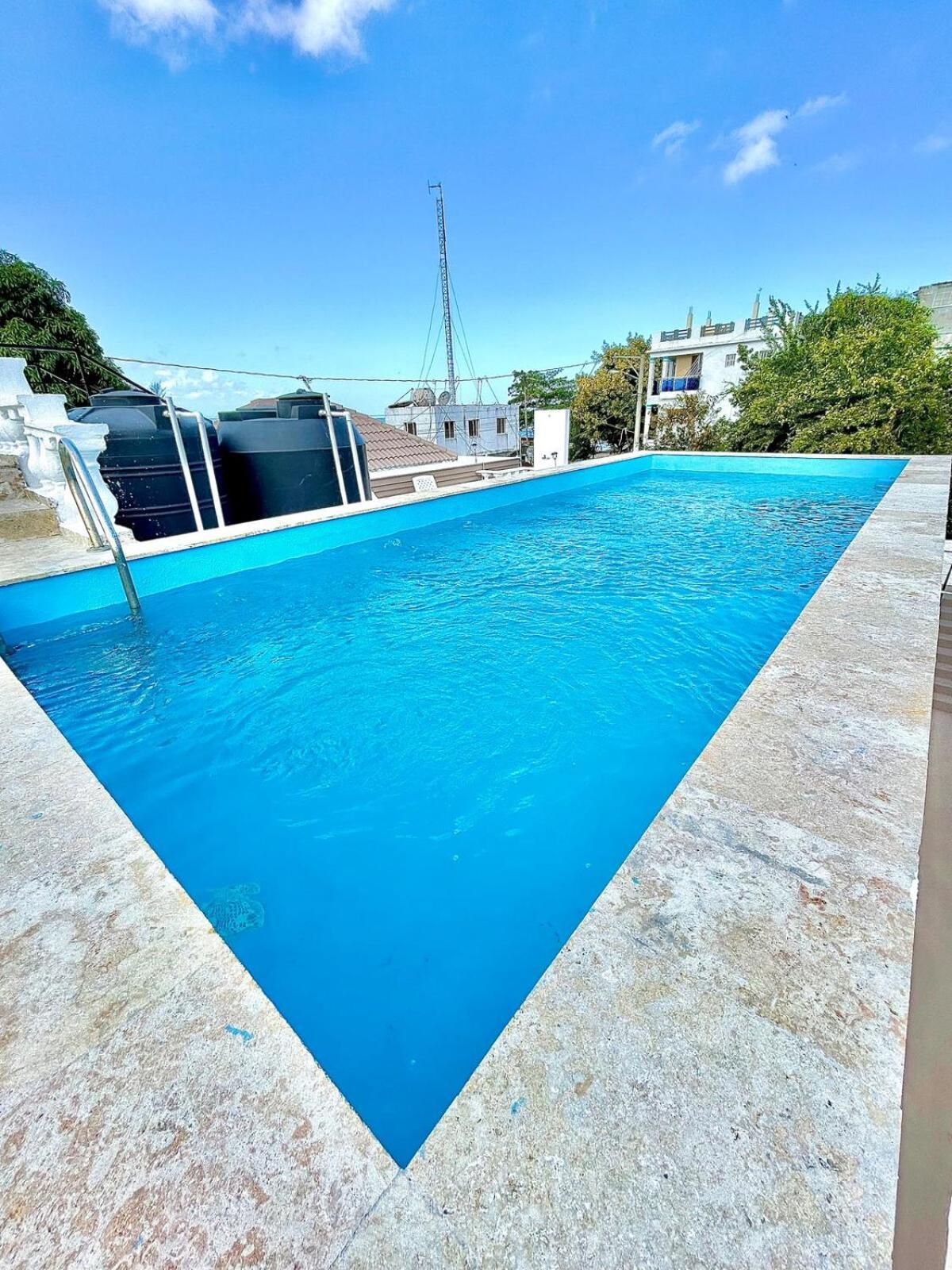 3 Colonial