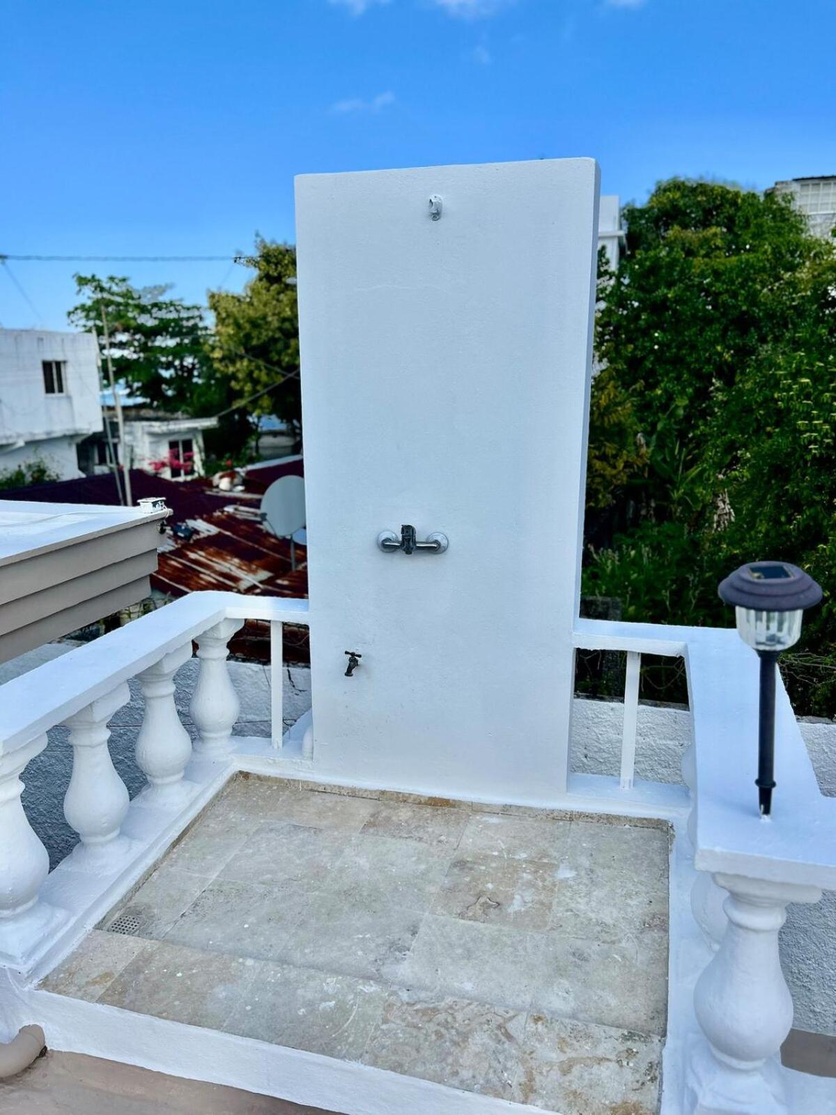 3 Colonial