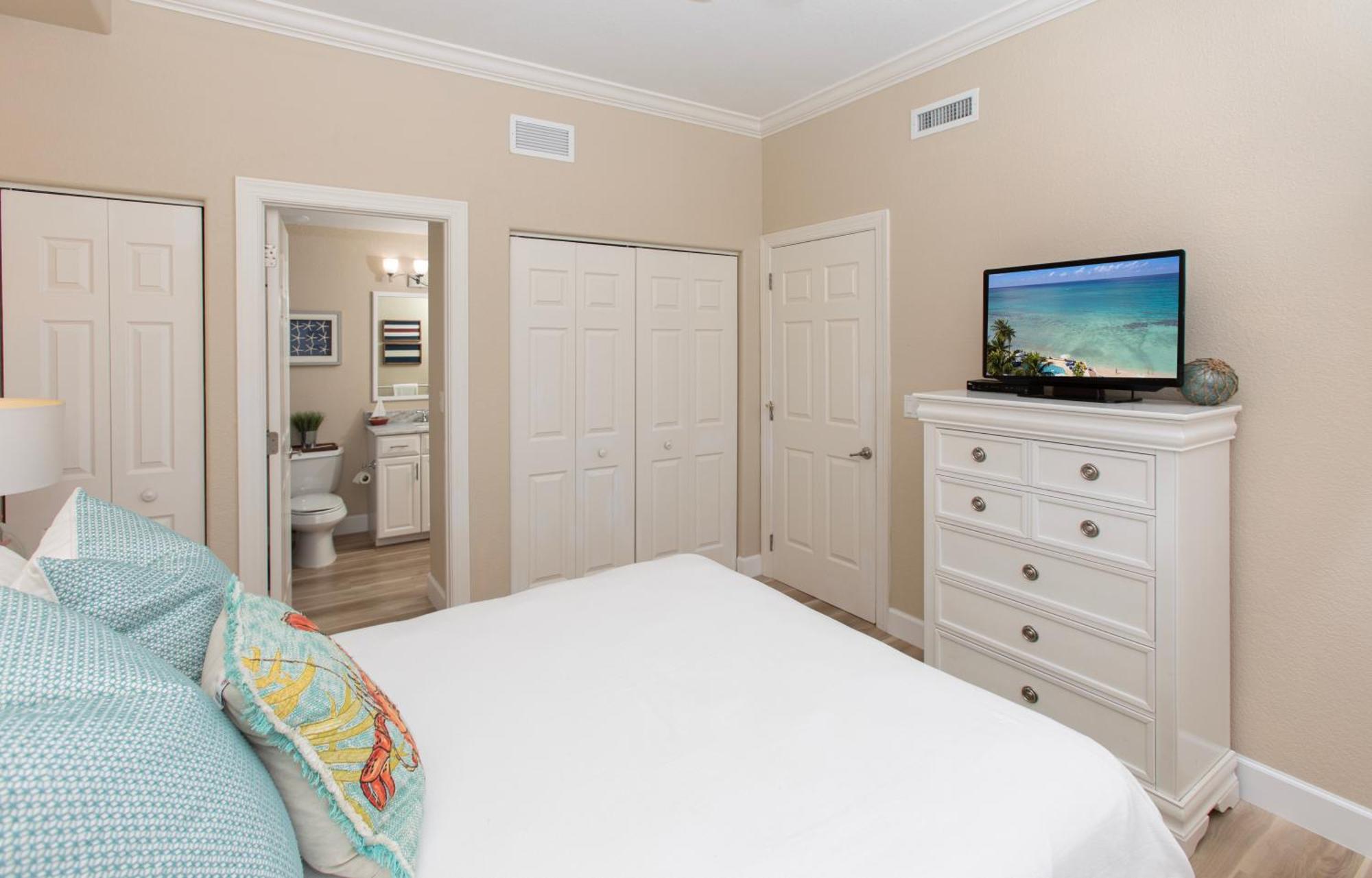 South Bay Club 28 - 3bedroom 2 Bathroom Unit * George Town