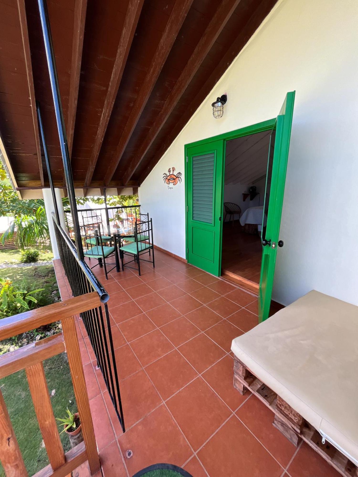Arena Oceanview & La Terraza Restaurant Hotel