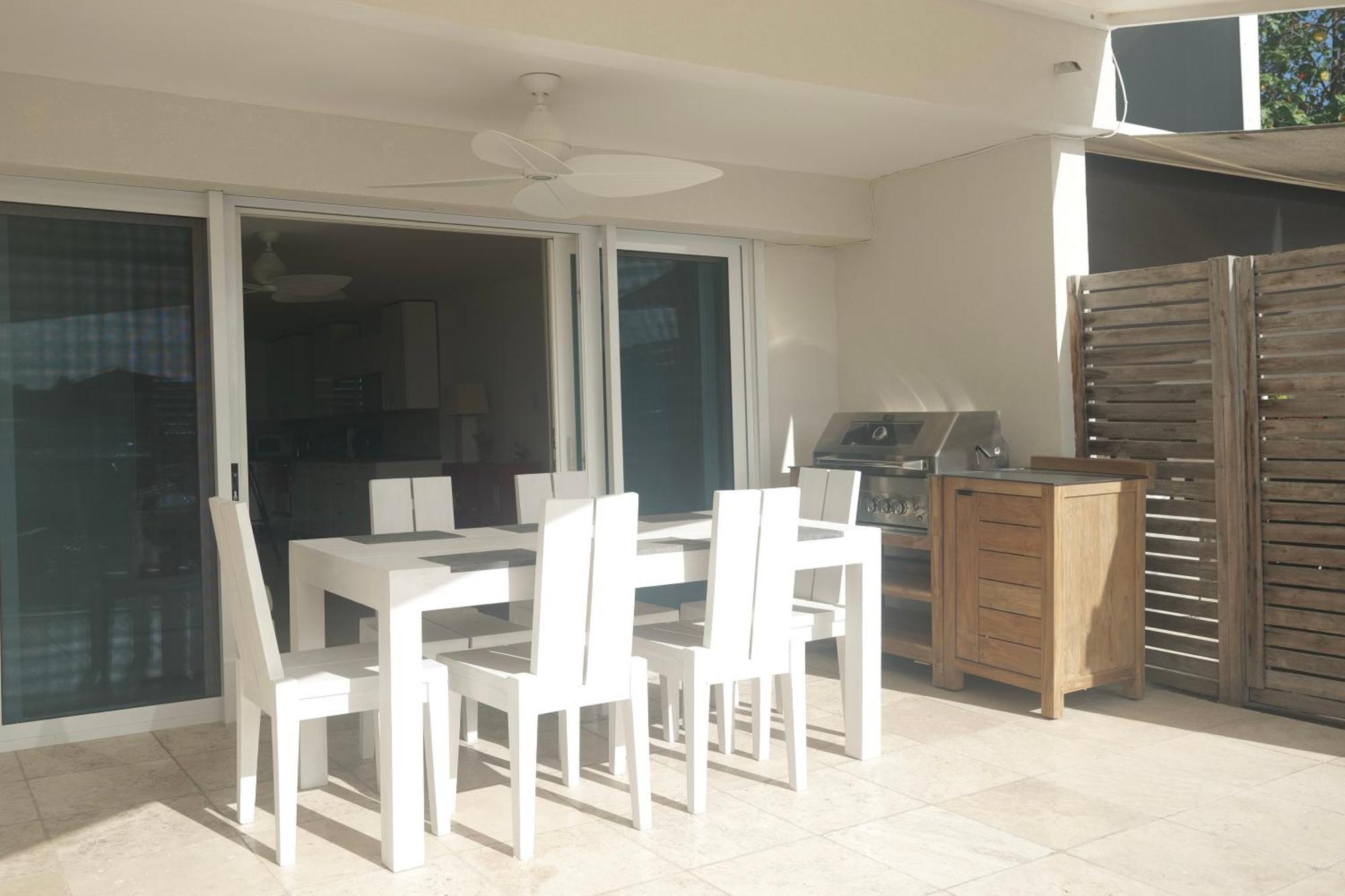 Whispering Palms In Villa *