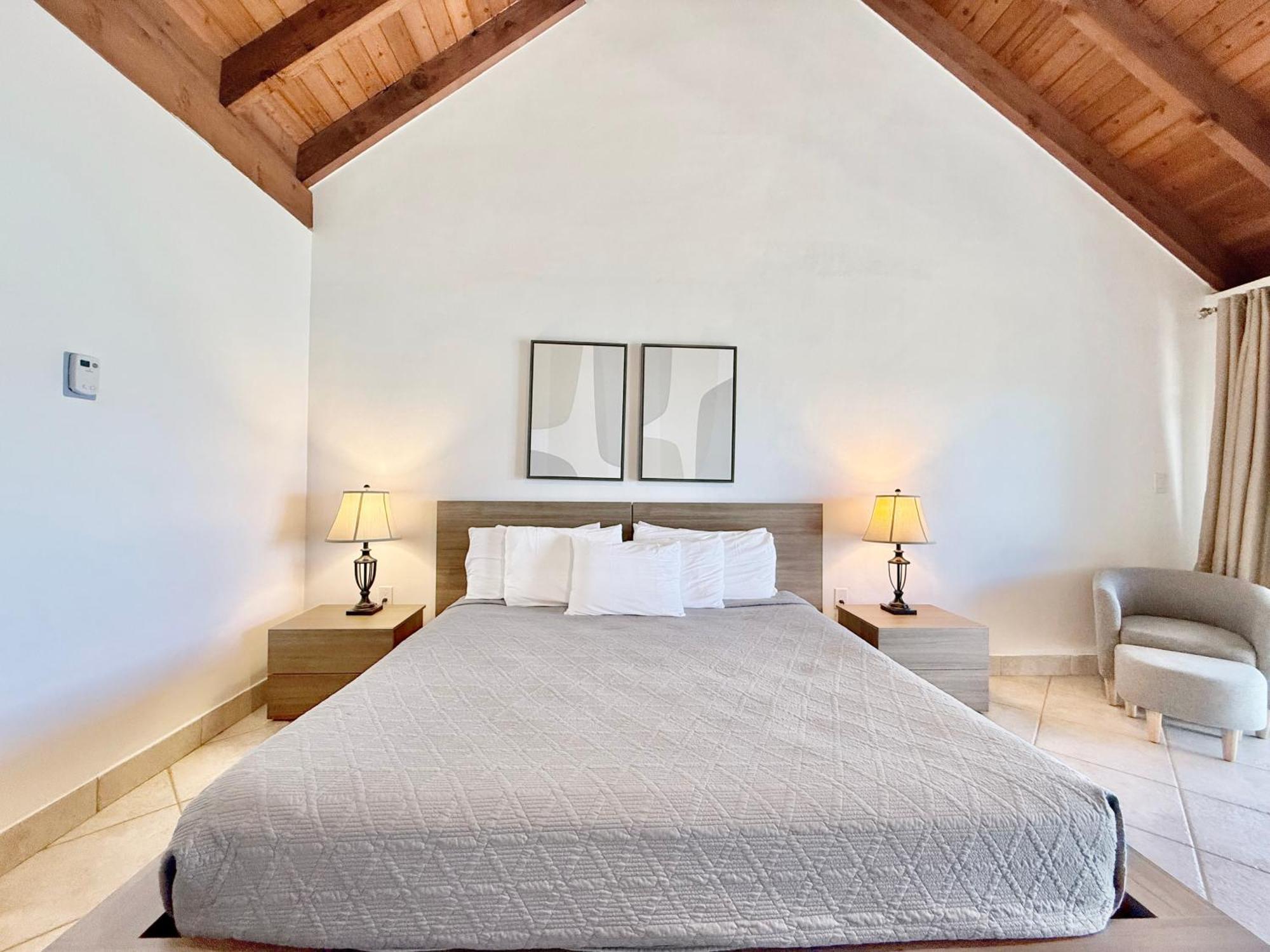 Sapphire Beachfront Renovated 1200 Sf! - Free Wi-fi *