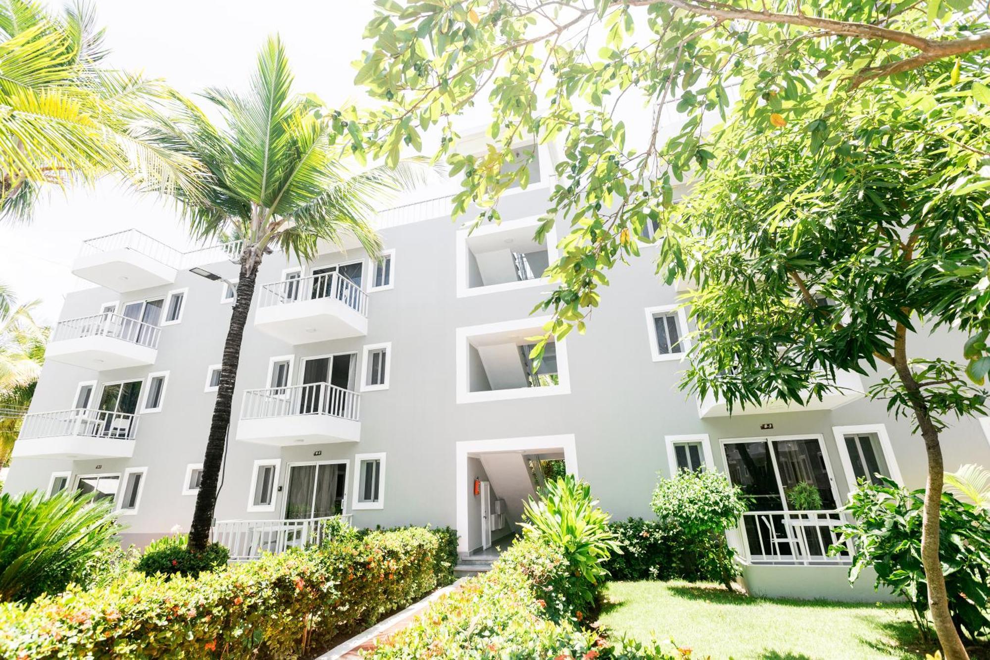 Hotel Tropicana Deluxe Playa Corales - Wifi, Beach, Pool