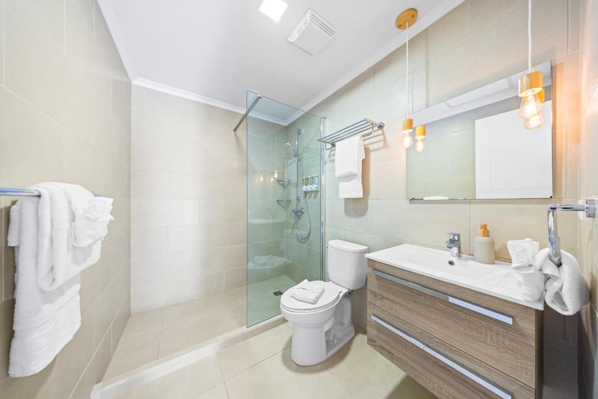 Holiday home 1 Min To Beach, W Pool, Gym In A Gated Community