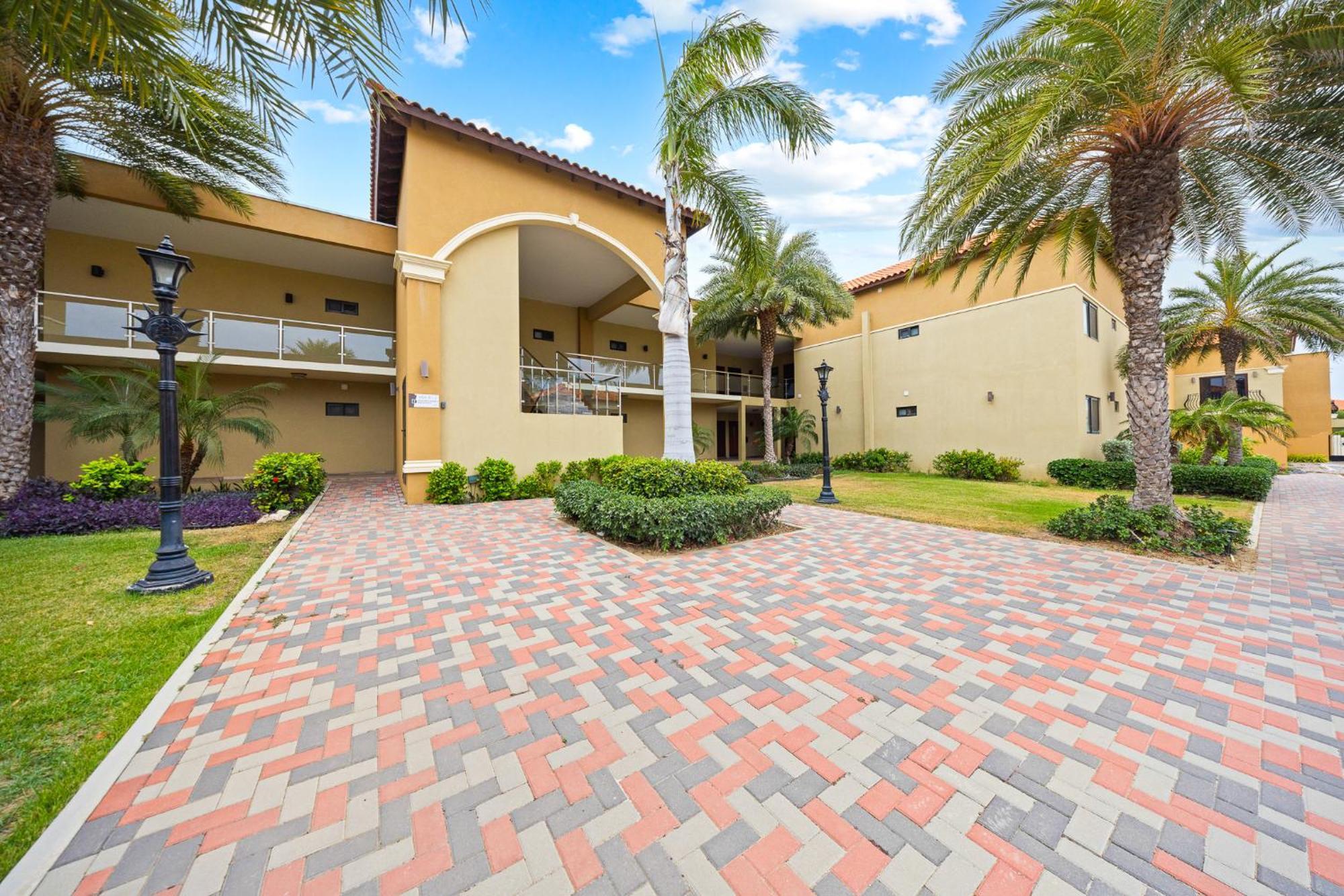 Holiday home 1 Min To Beach, W Pool, Gym In A Gated Community Palm Beach