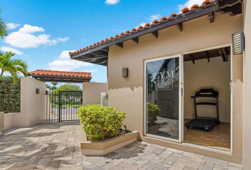 Eagle Luxury House, Walking Distance To The Casa de férias Palm Beach