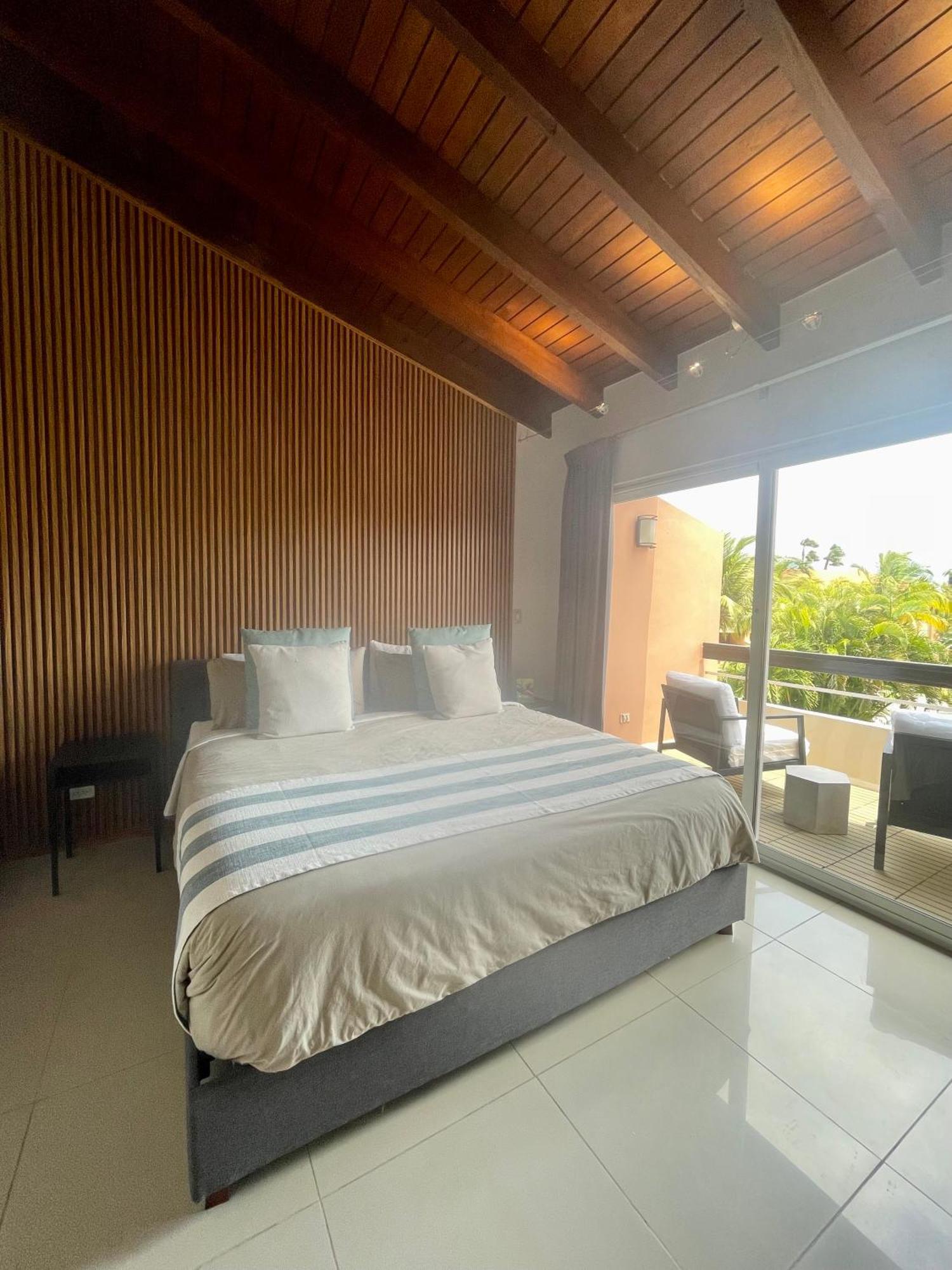 Casa de férias Eagle Luxury House, Walking Distance To The Palm Beach