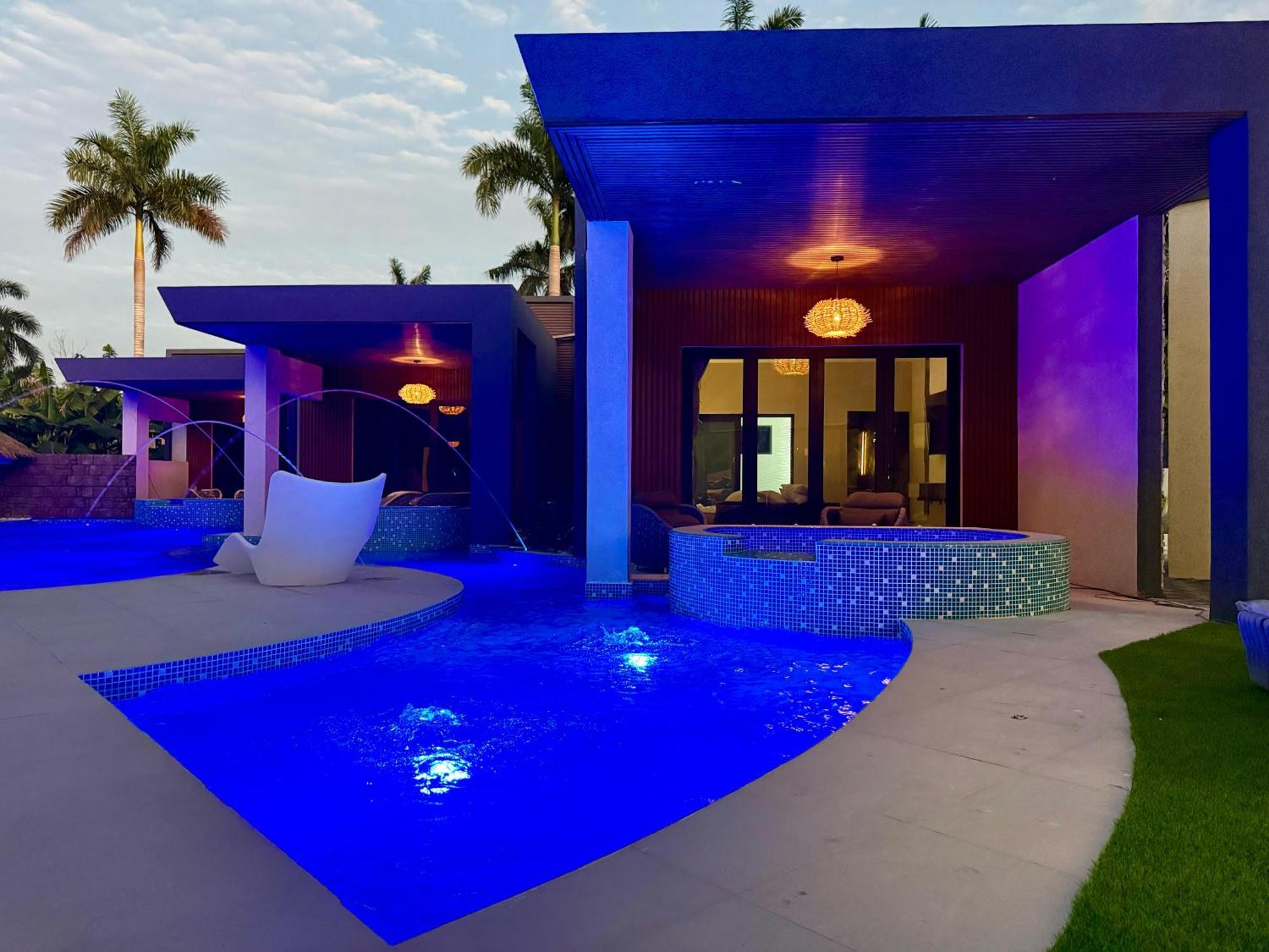 Opulenz * Saint Annʼs Bay
