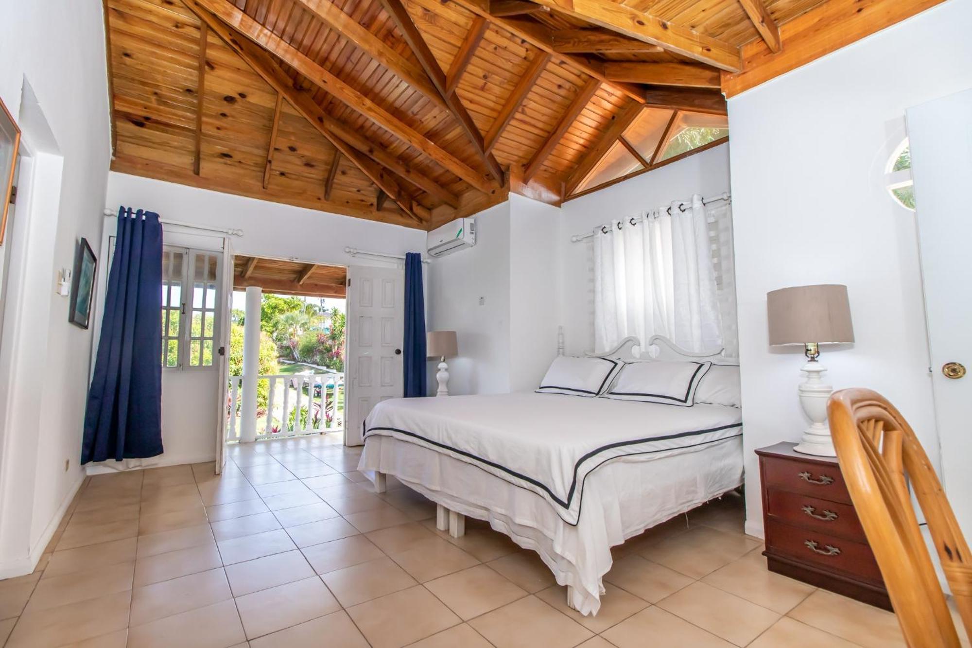 Jamaica - Between Montego Bay & Ochi Rios Includes Cook Villa *