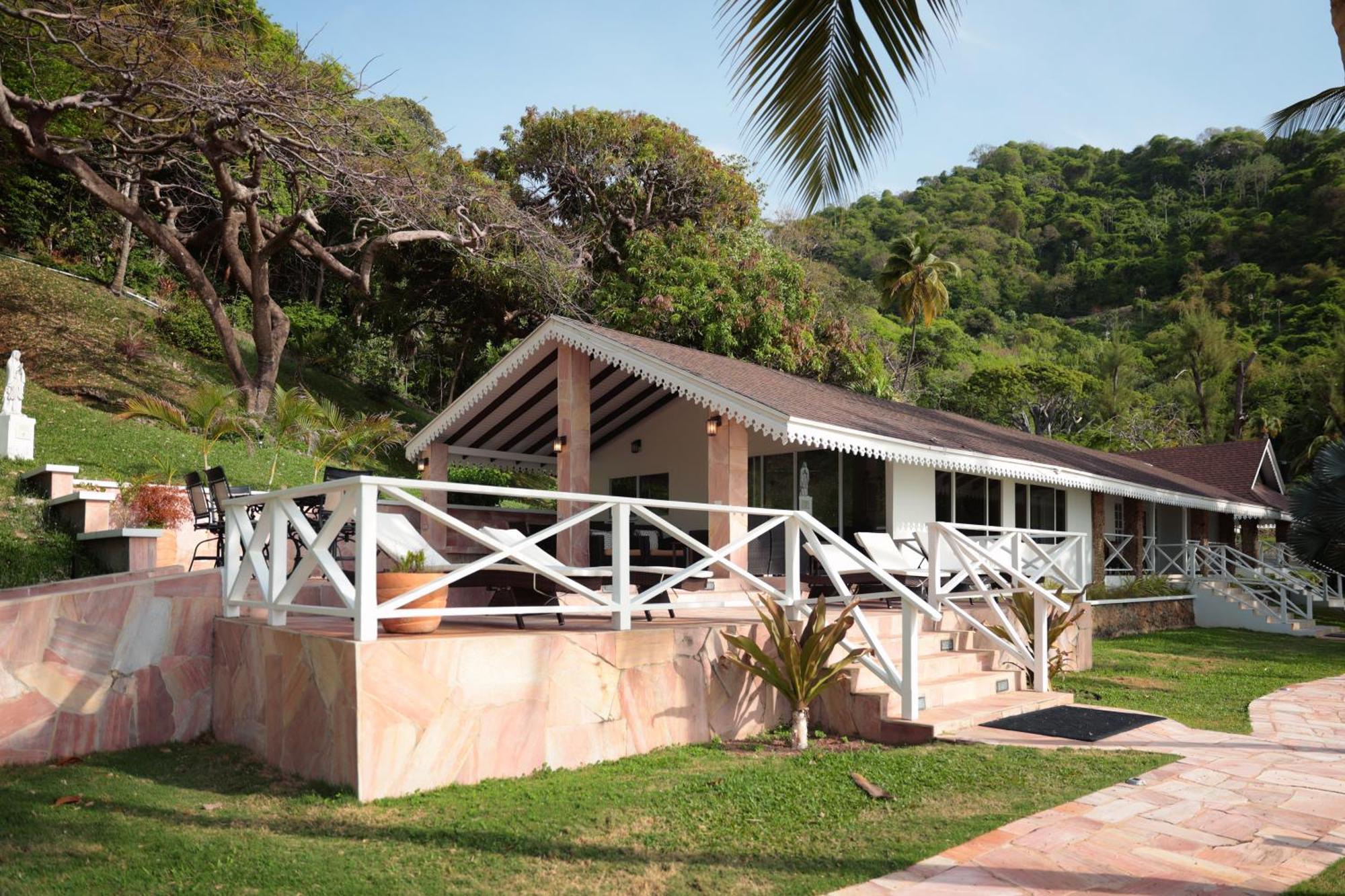 Blue Waters Hotel
