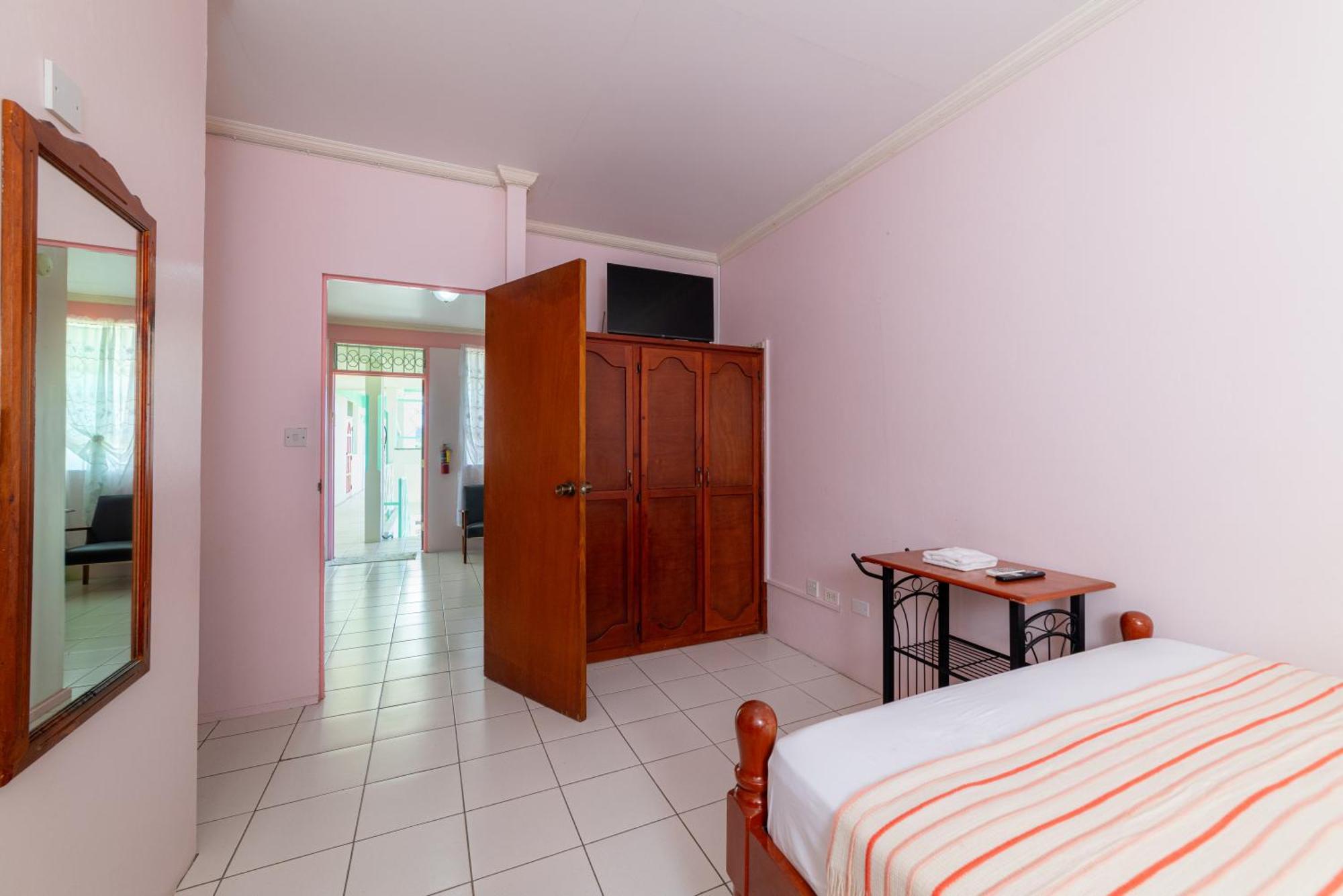 Safari Apartments, Dominica Casa de hóspedes *