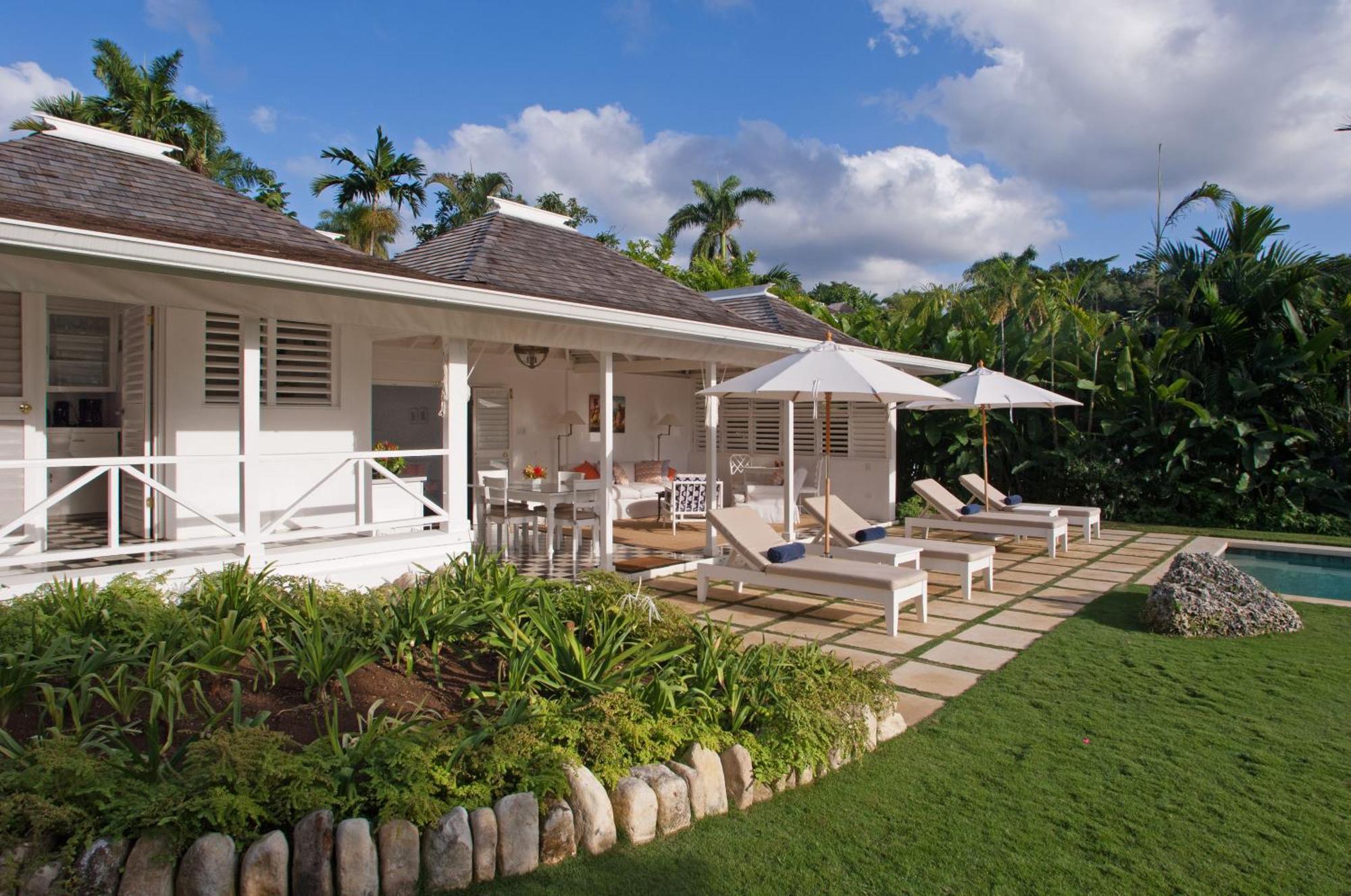 Round Hill & Resort
